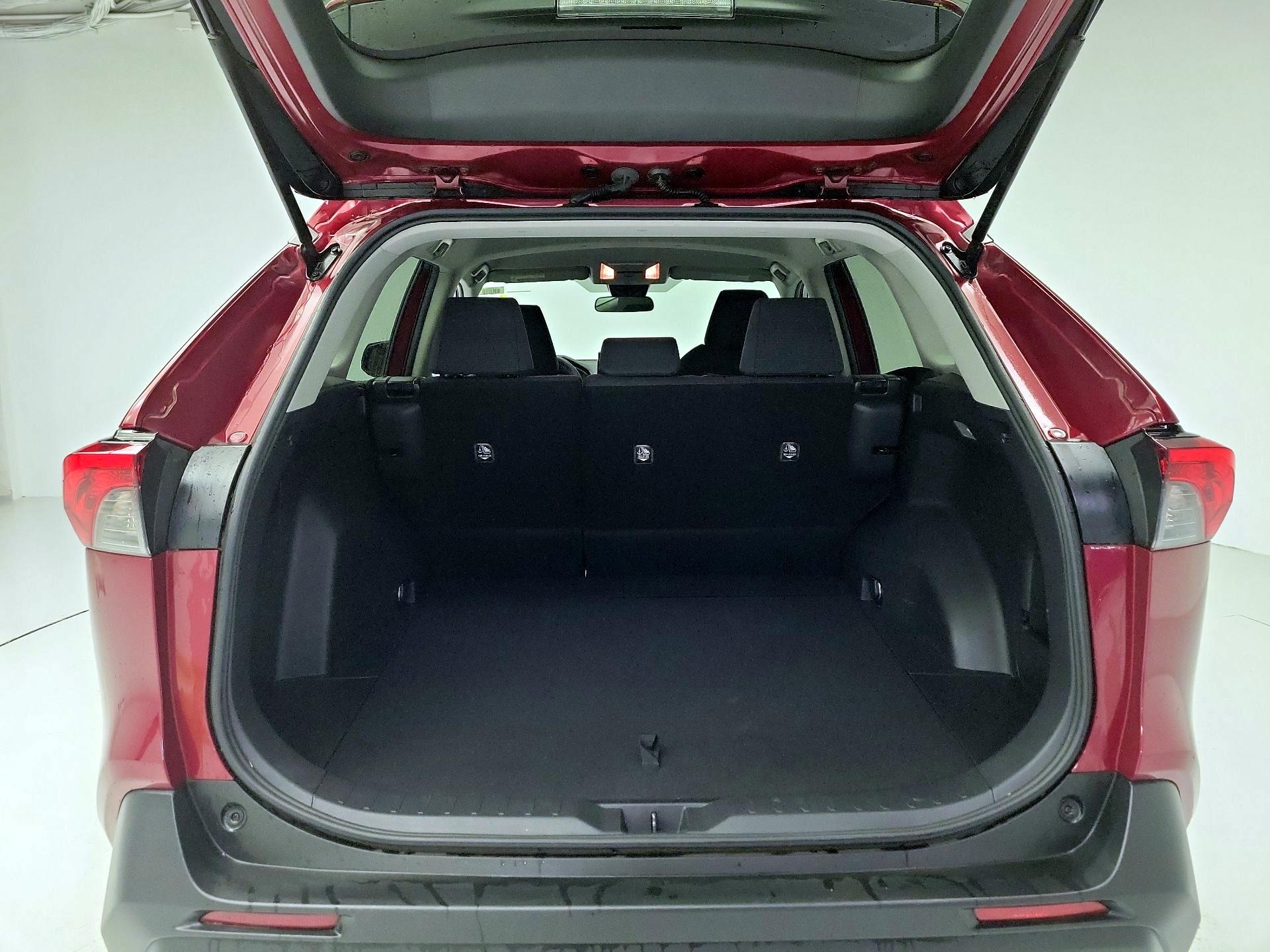 Thumbnail: 2021 Toyota RAV4 - 20