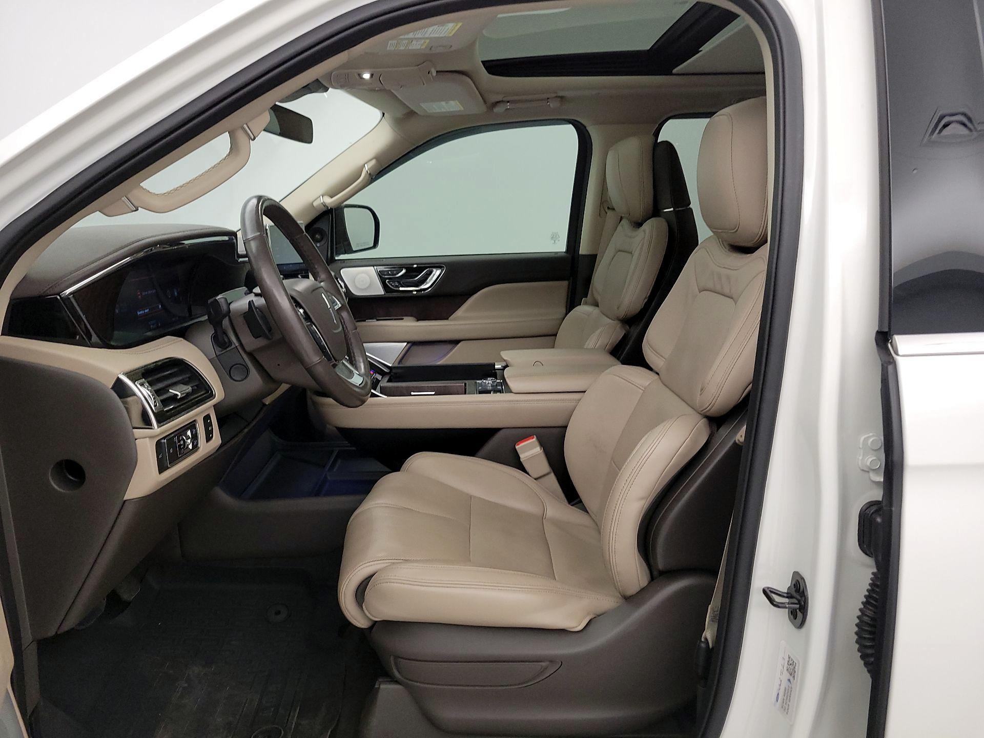 Thumbnail: 2022 Lincoln Navigator - 11