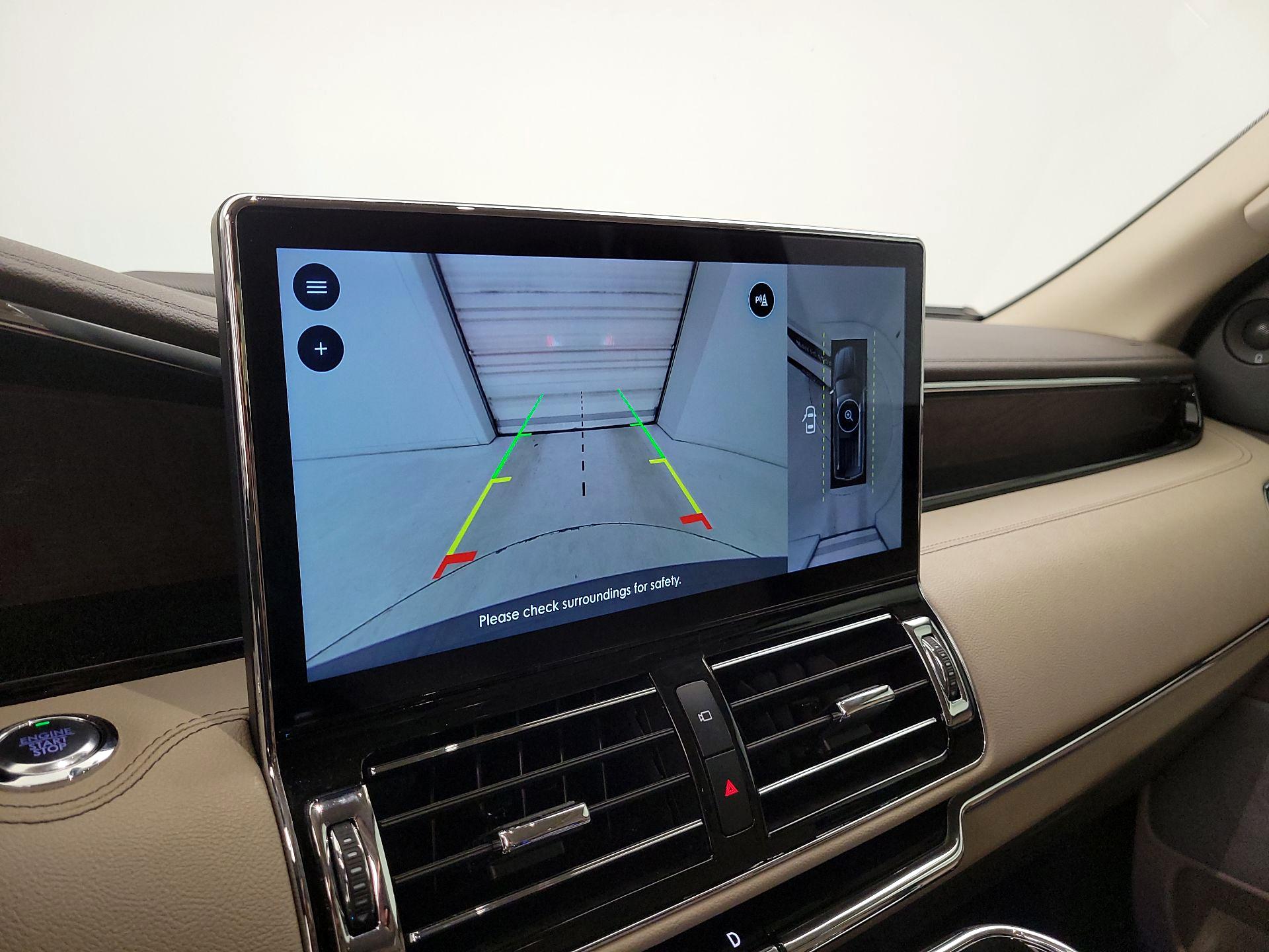 Thumbnail: 2022 Lincoln Navigator - 14