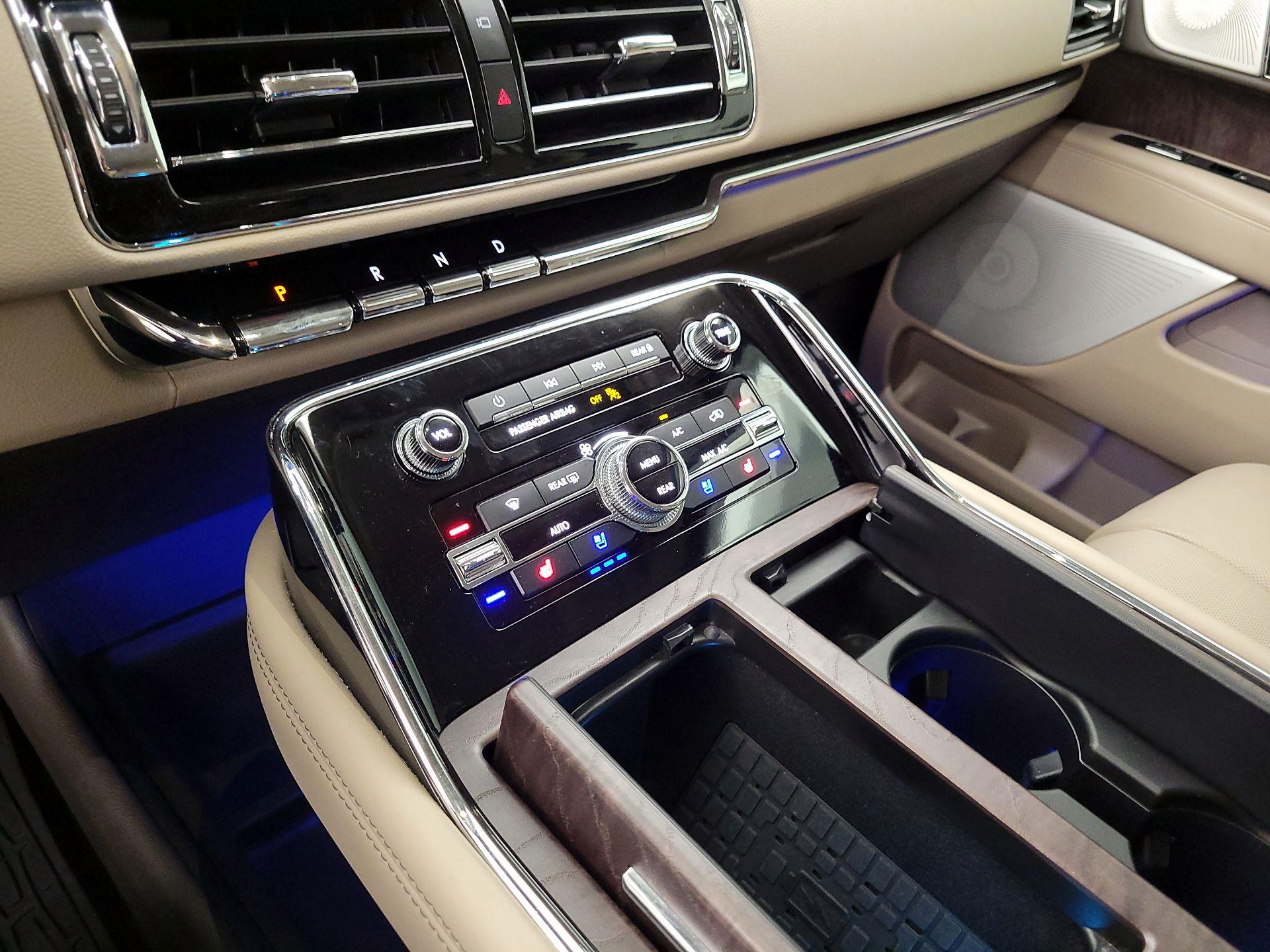 Thumbnail: 2022 Lincoln Navigator - 16