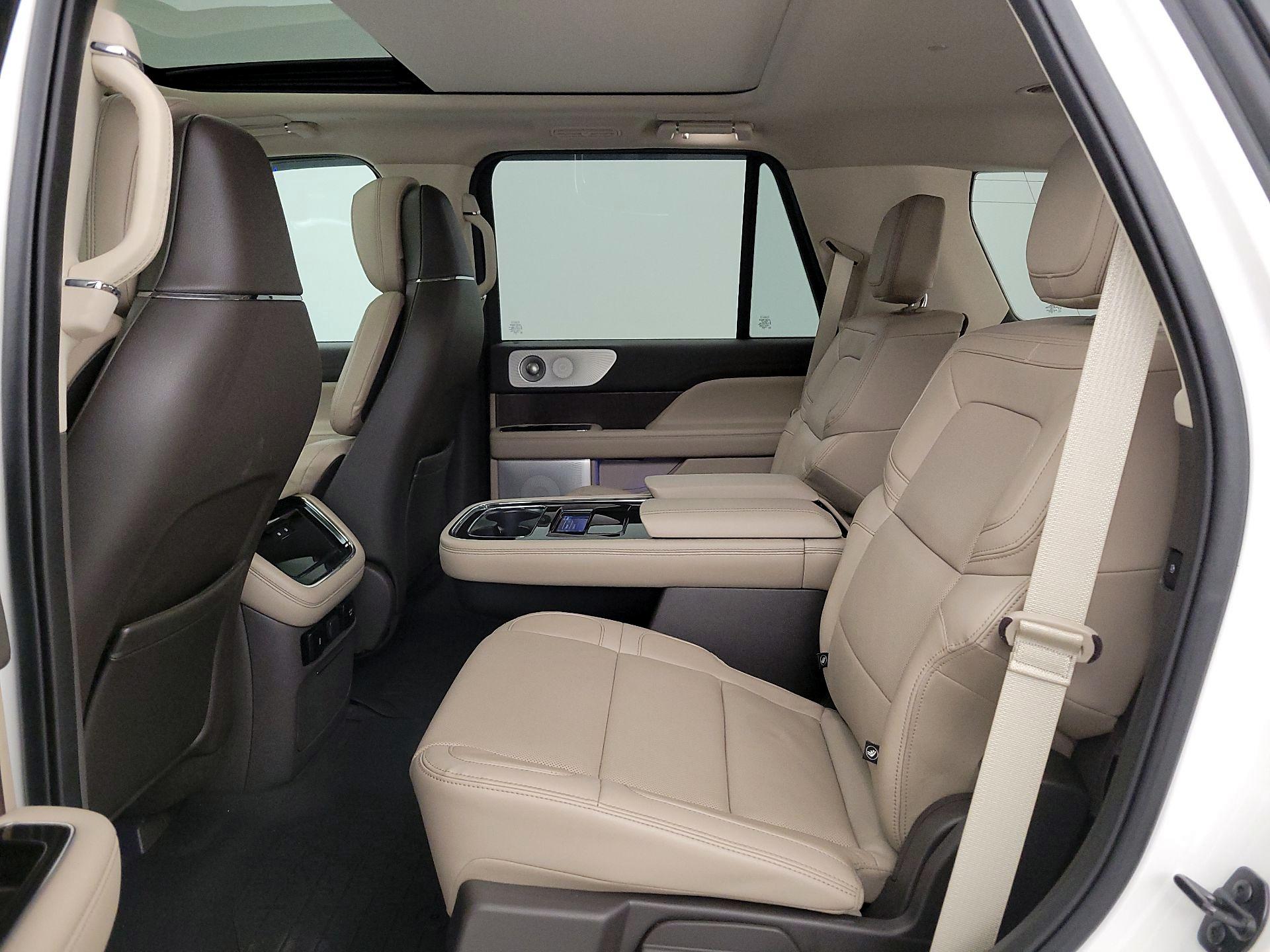 Thumbnail: 2022 Lincoln Navigator - 20