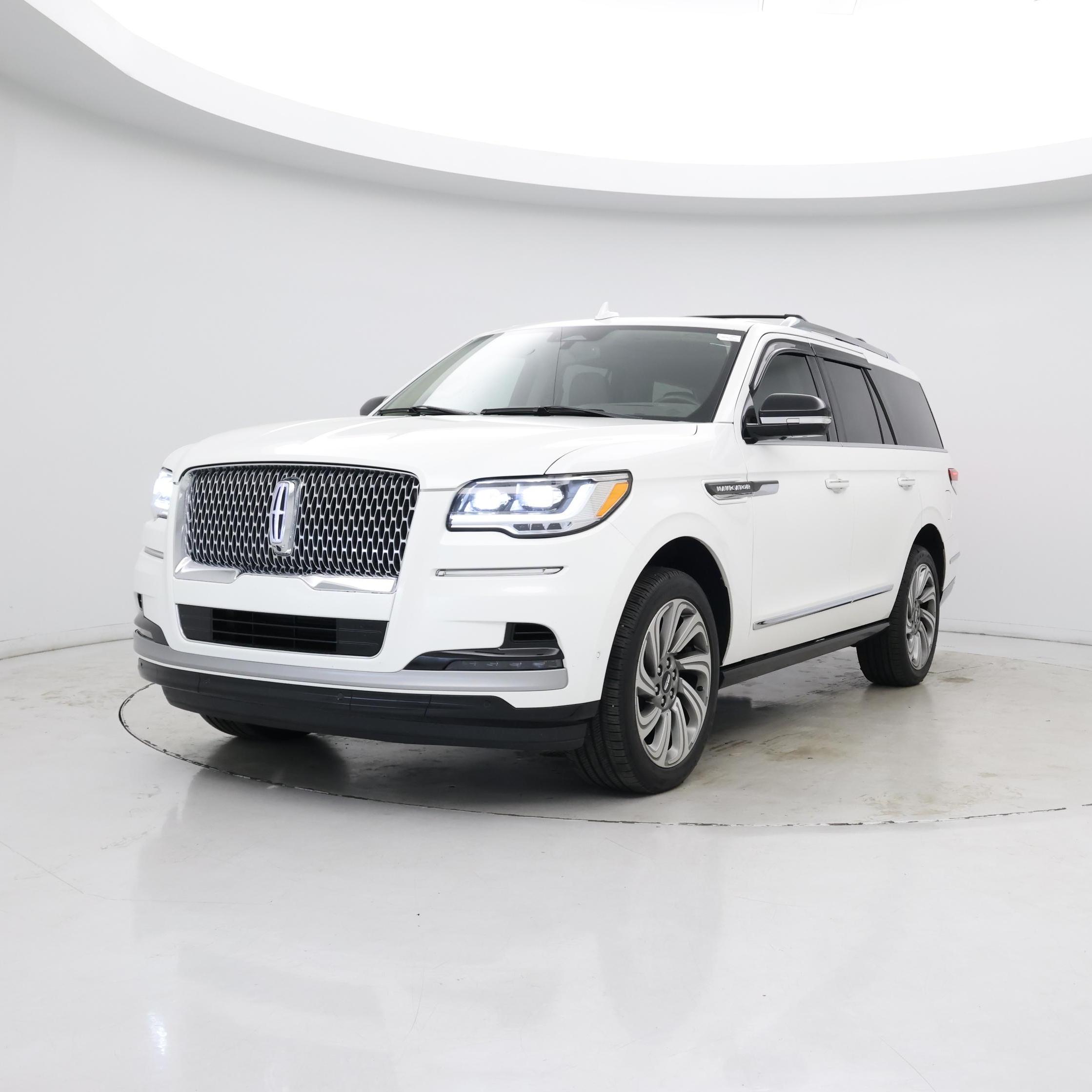 Thumbnail: 2022 Lincoln Navigator - 4