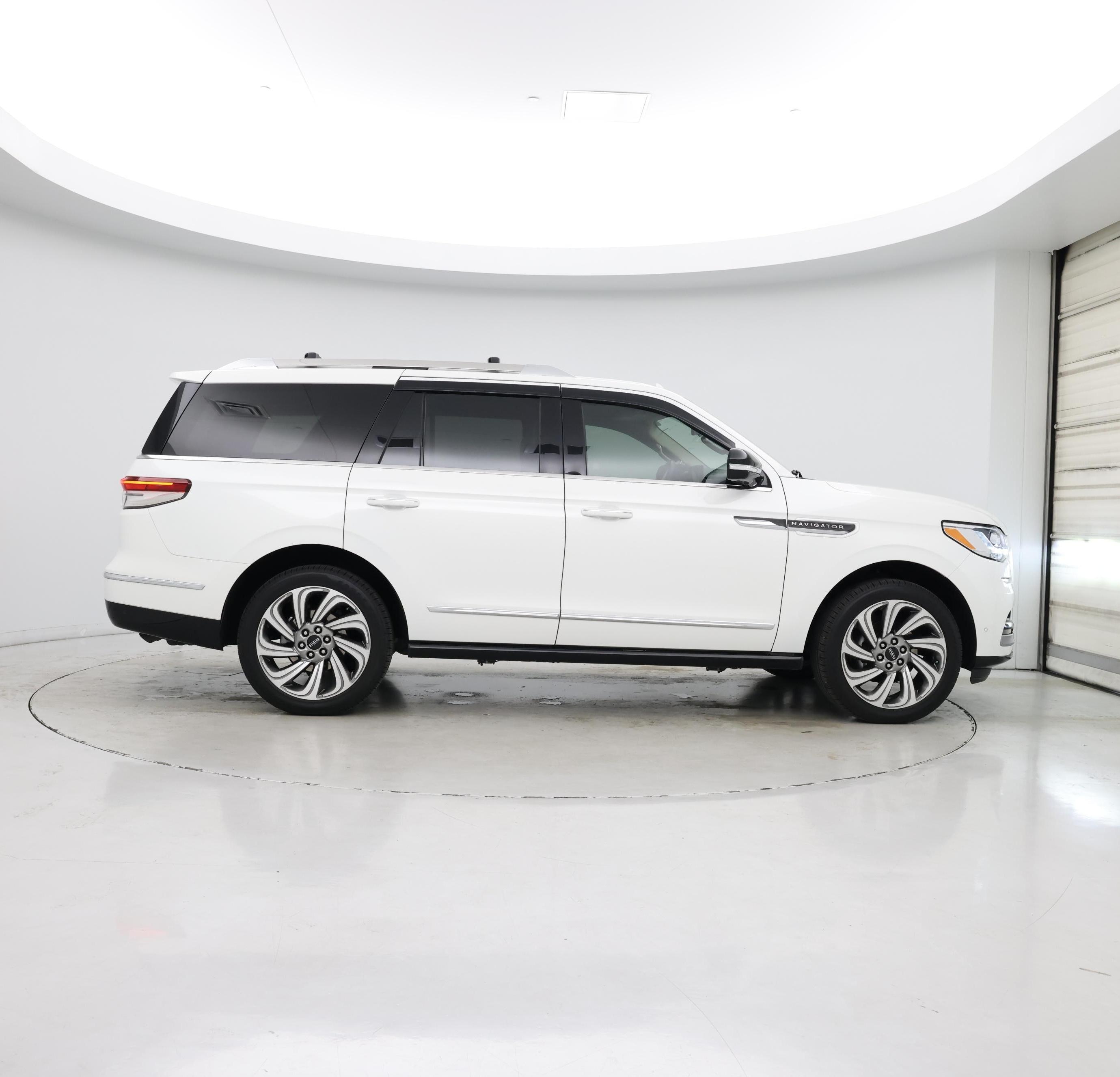 Thumbnail: 2022 Lincoln Navigator - 7