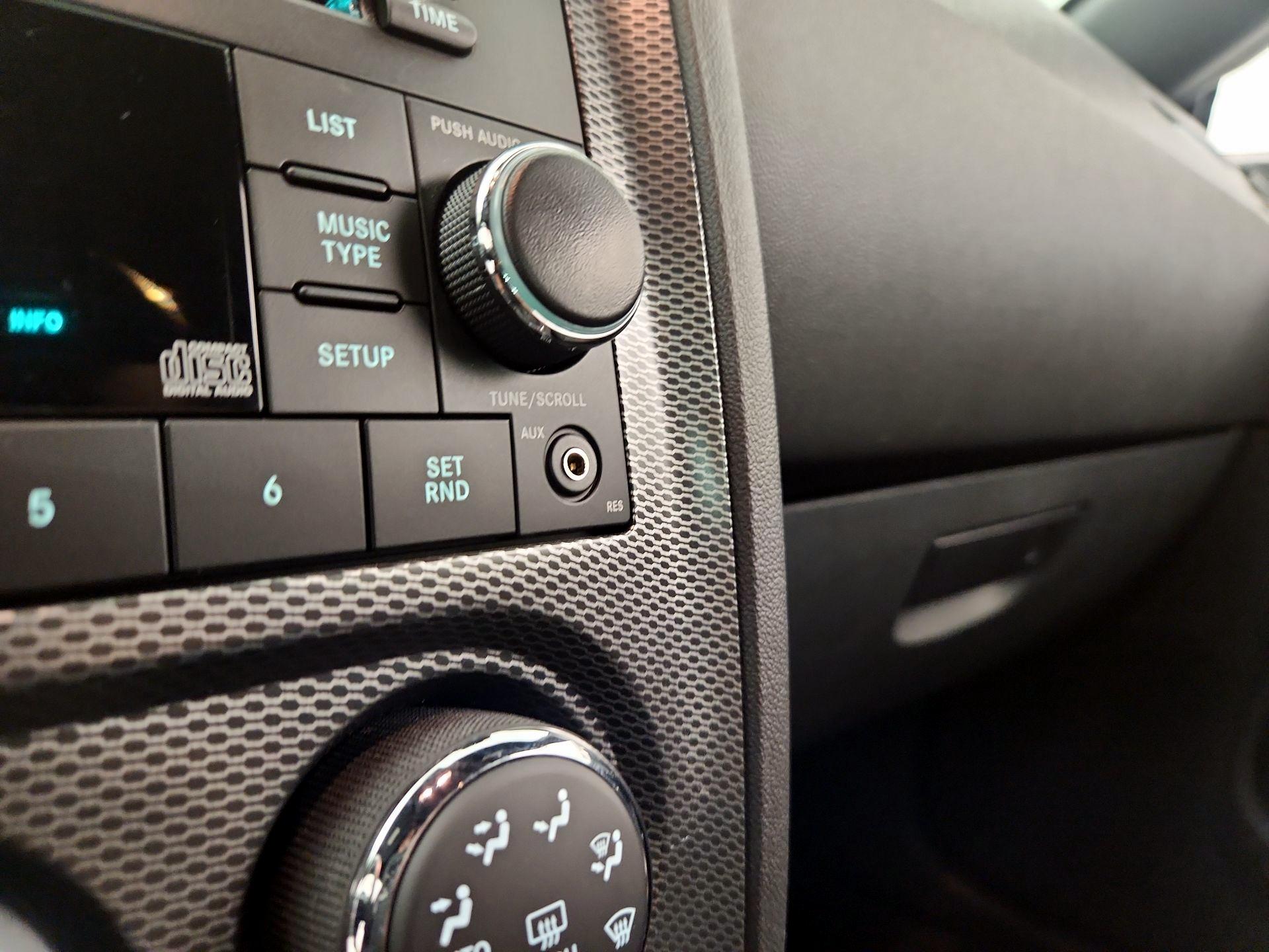 Thumbnail: 2014 Dodge Challenger - 17