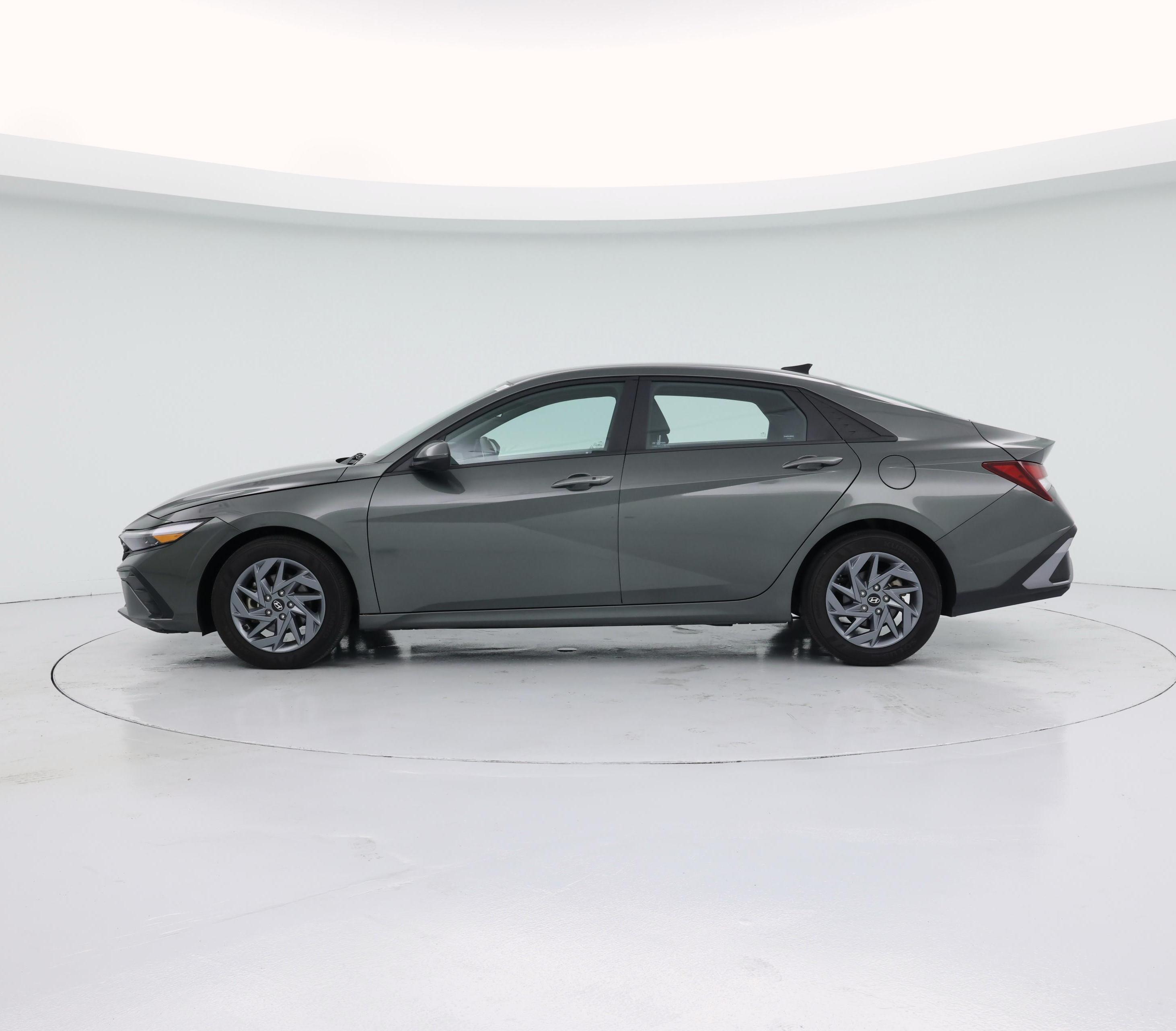 Thumbnail: 2024 Hyundai Elantra - 3