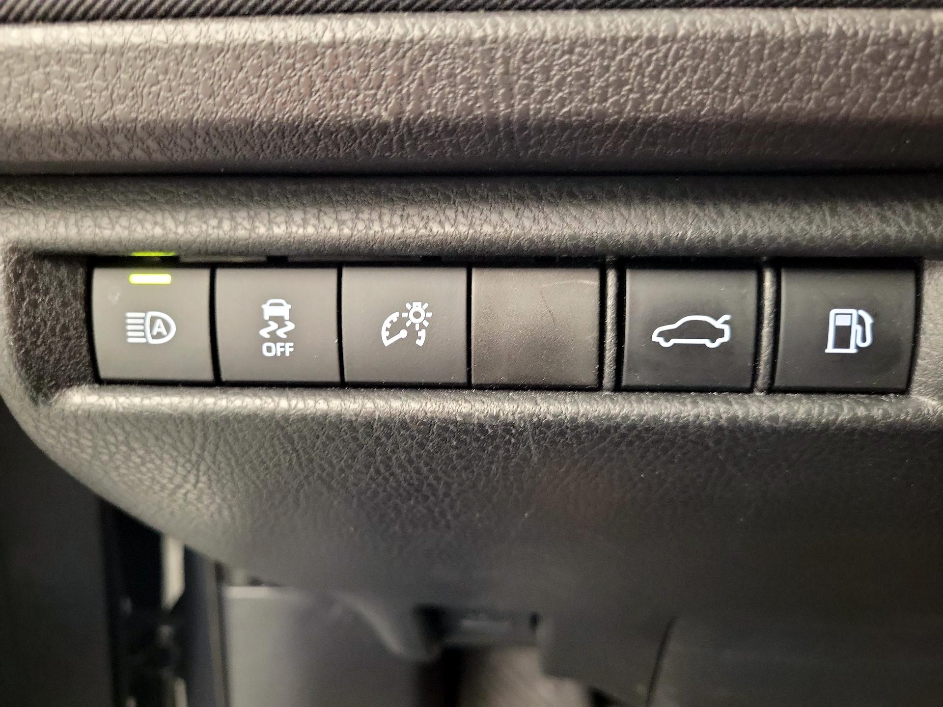 Thumbnail: 2025 Toyota Camry - 13