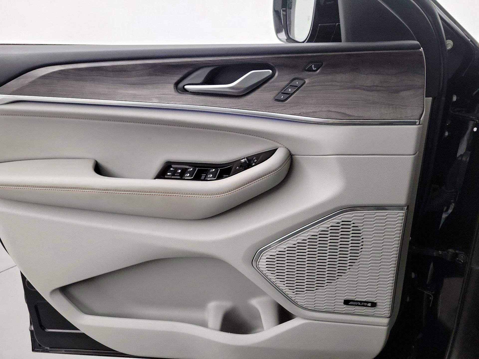 Thumbnail: 2023 Jeep Grand Cherokee - 12