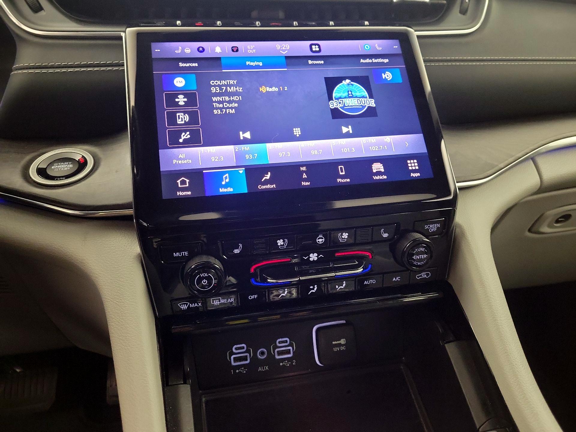 Thumbnail: 2023 Jeep Grand Cherokee - 16