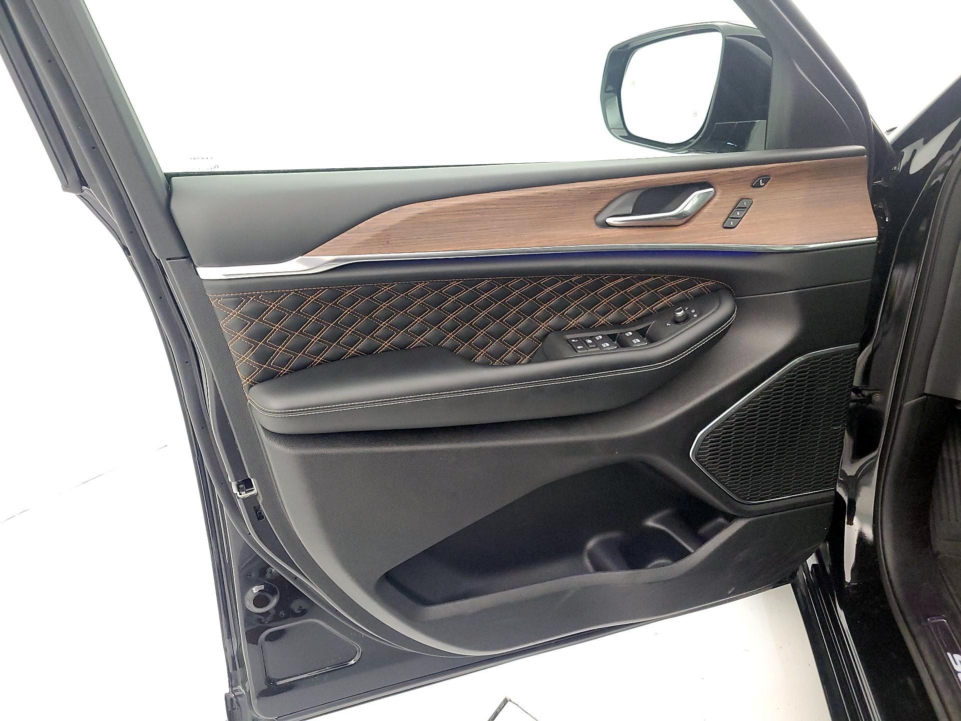 Thumbnail: 2025 Jeep Grand Cherokee - 12