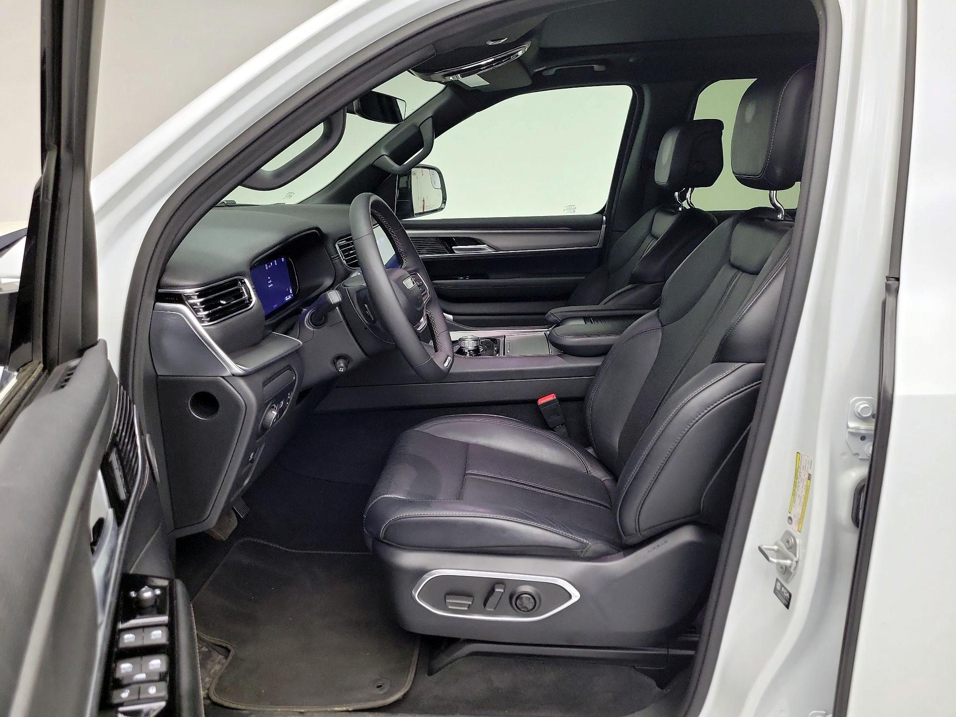 Thumbnail: 2024 Jeep Wagoneer - 11