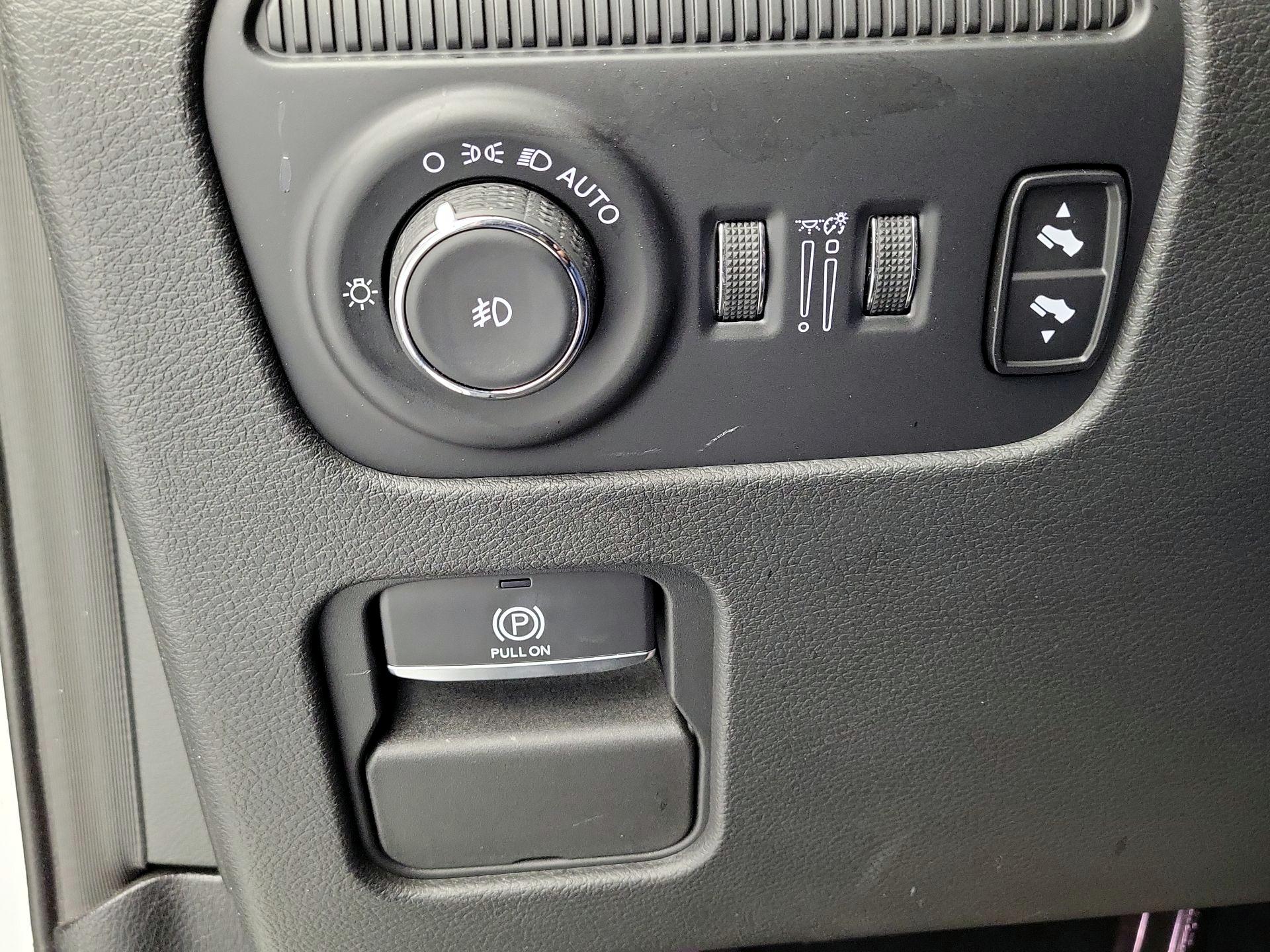 Thumbnail: 2024 Jeep Wagoneer - 13