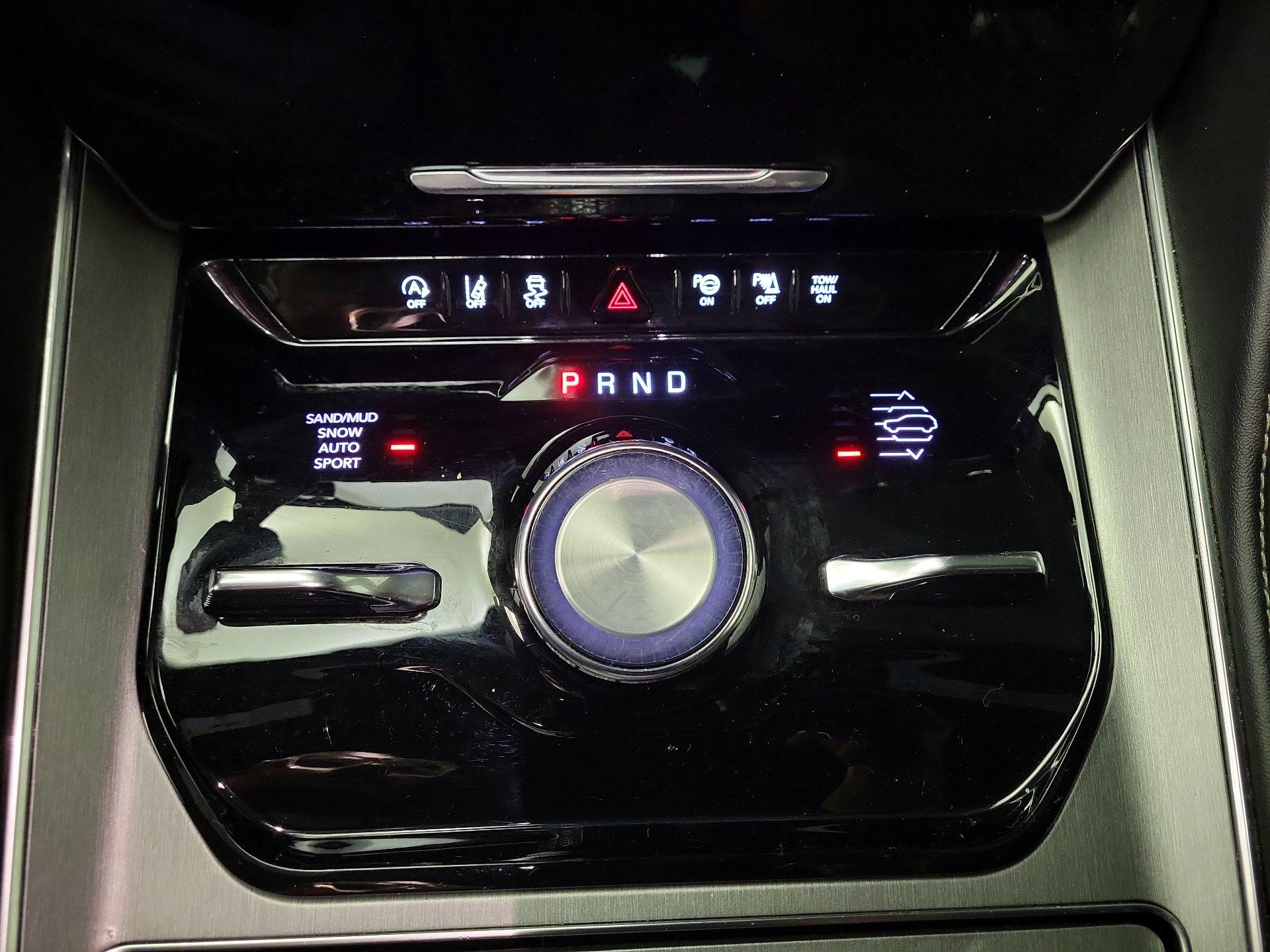 Thumbnail: 2024 Jeep Wagoneer - 18