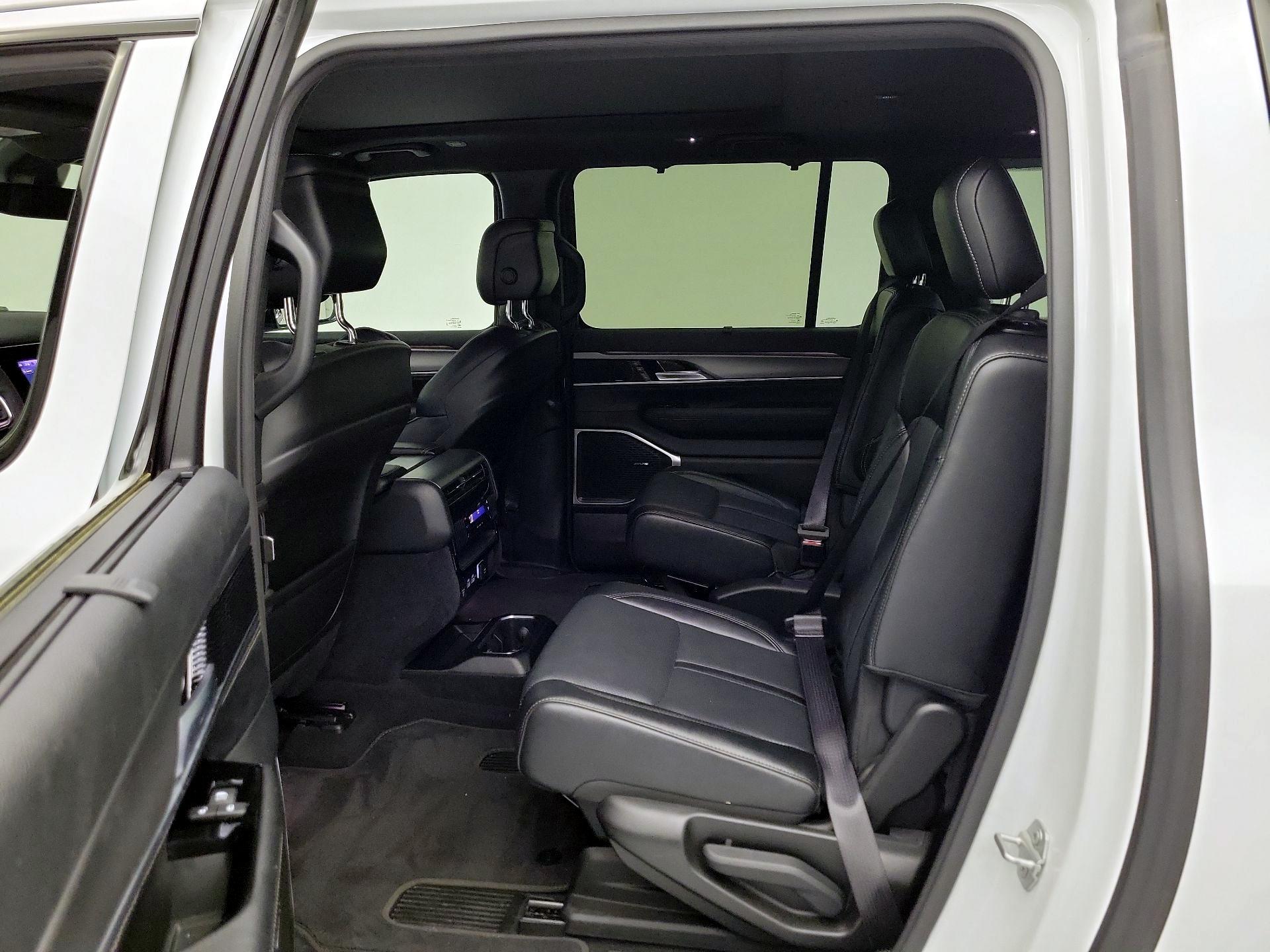 Thumbnail: 2024 Jeep Wagoneer - 20