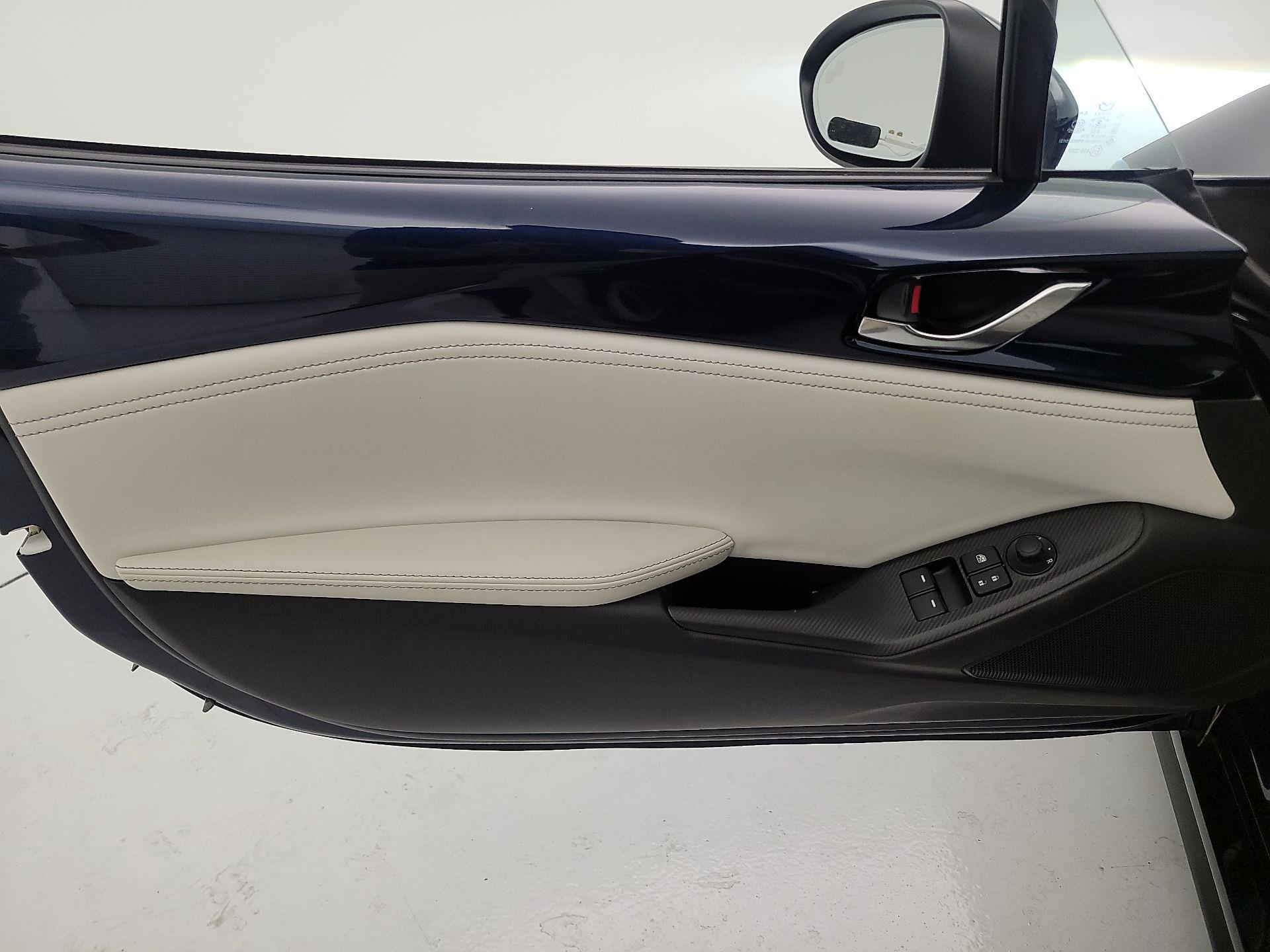 Thumbnail: 2021 Mazda MX-5 Miata - 12