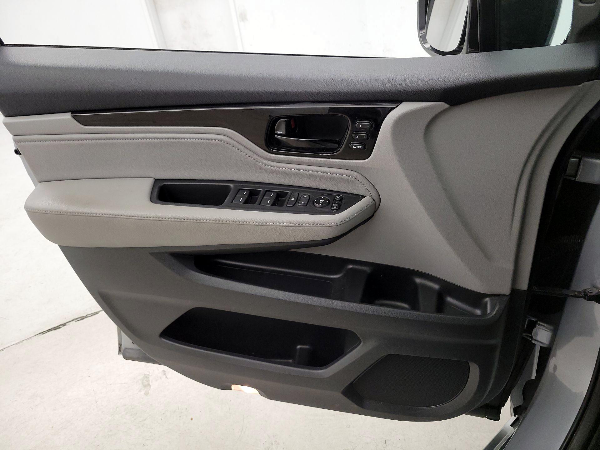 Thumbnail: 2016 Honda Odyssey - 12