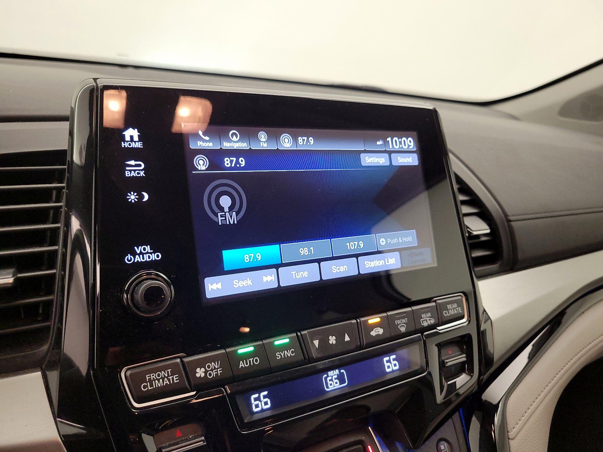 Thumbnail: 2016 Honda Odyssey - 14