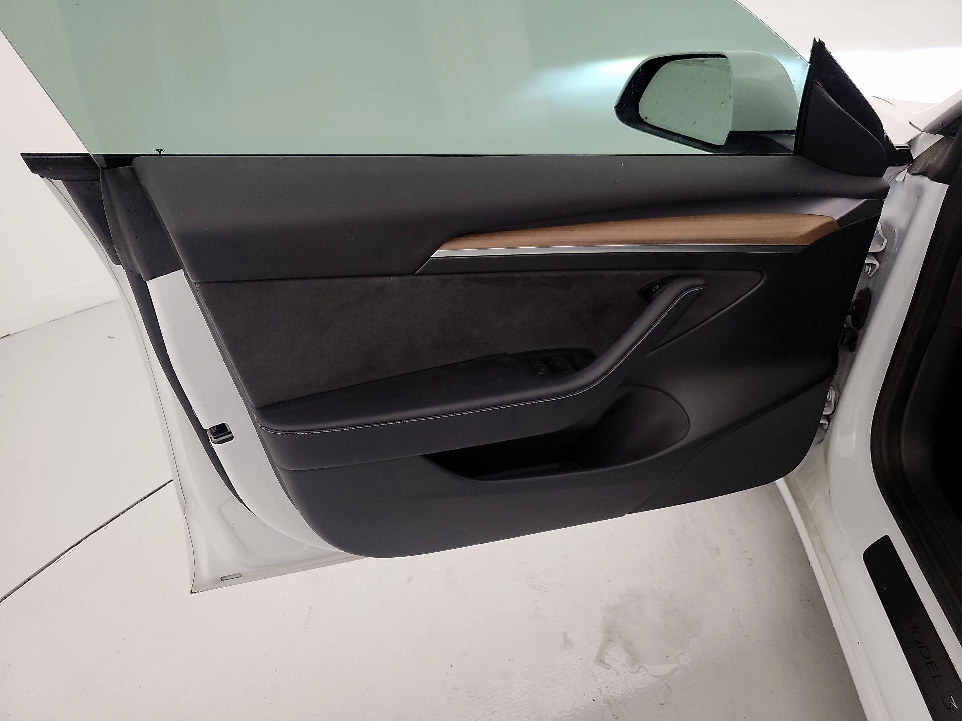 Thumbnail: 2022 Tesla Model 3 - 12
