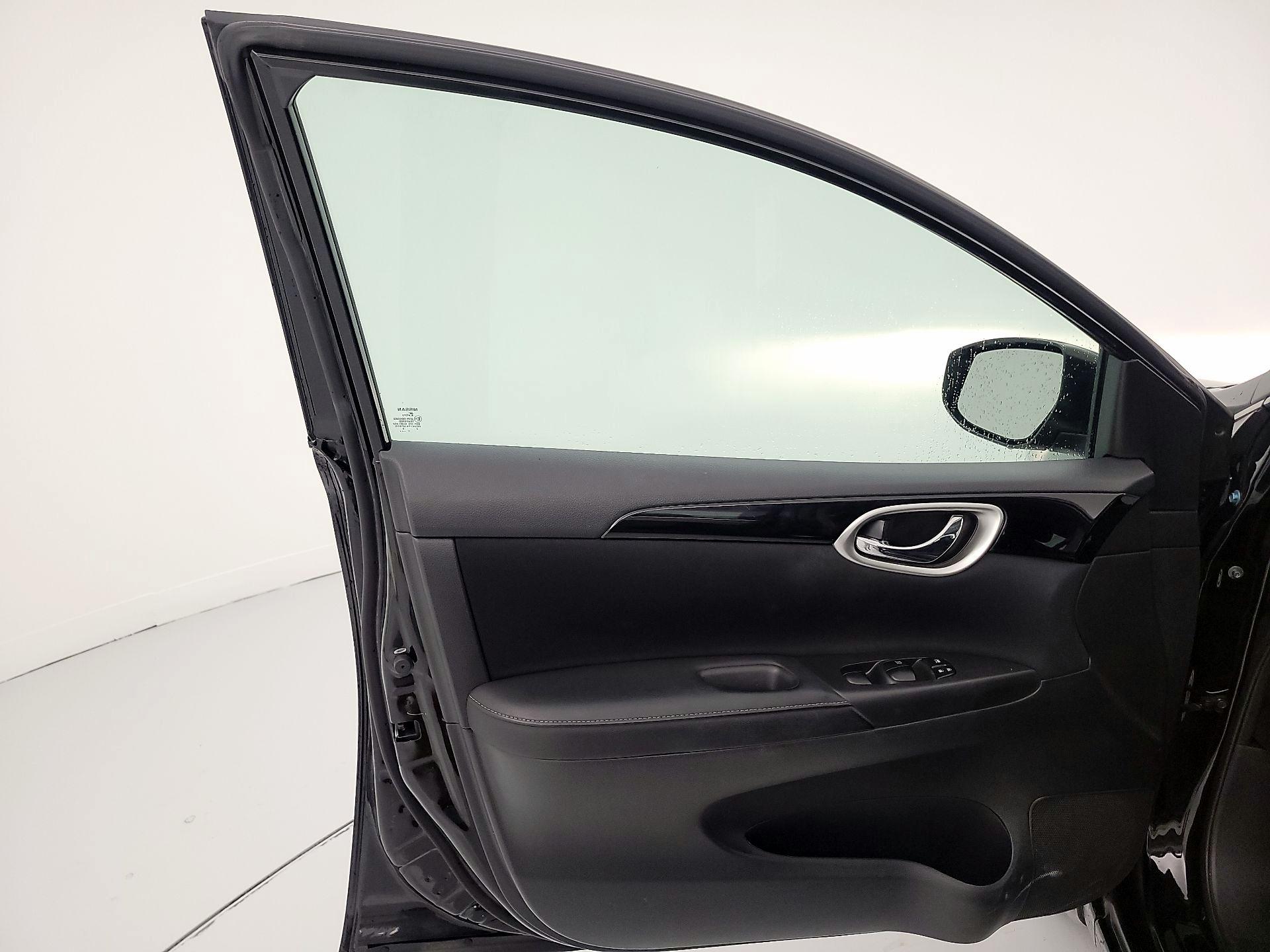 Thumbnail: 2018 Nissan Sentra - 12