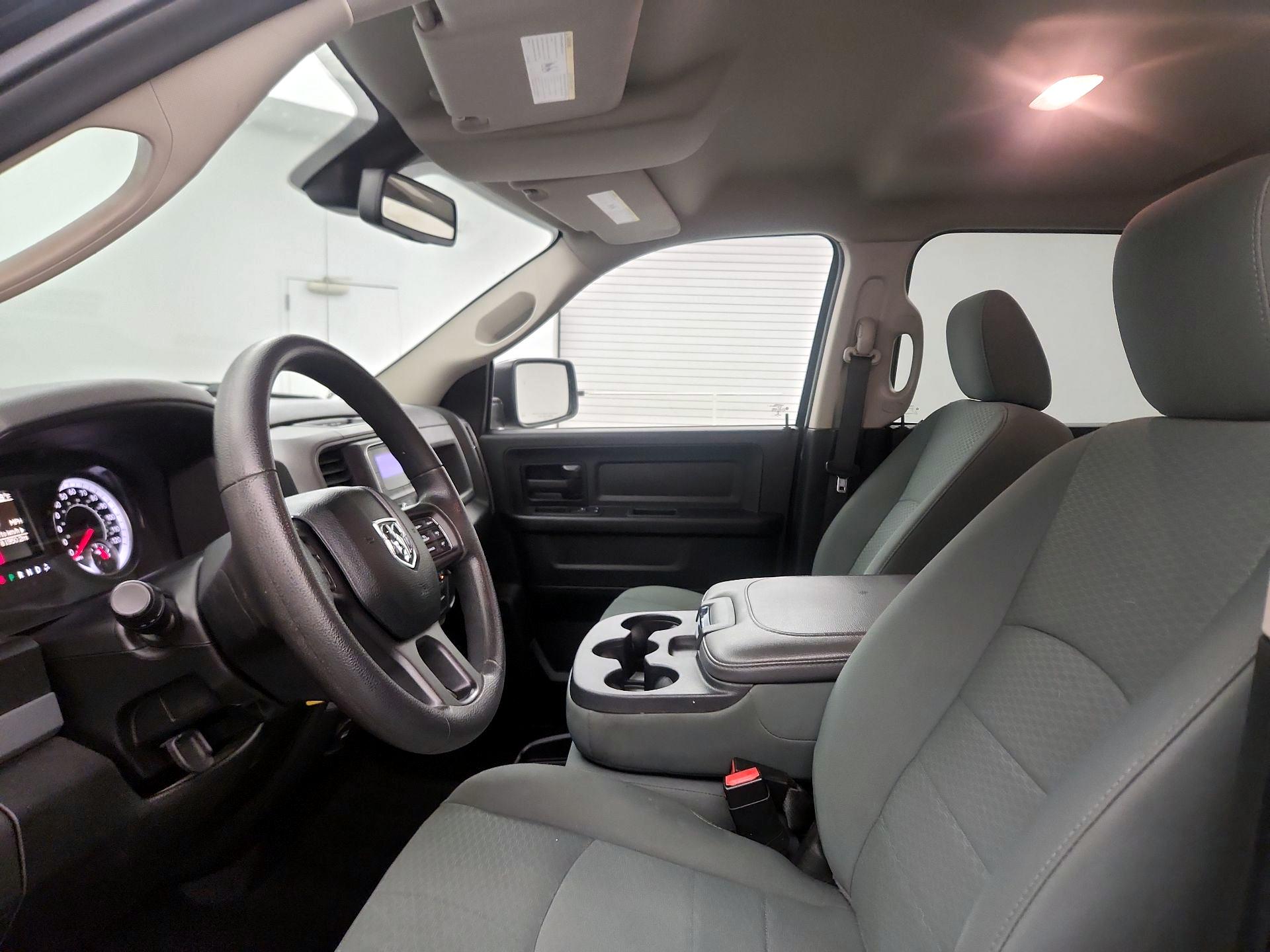 Thumbnail: 2019 RAM 1500 Classic - 11