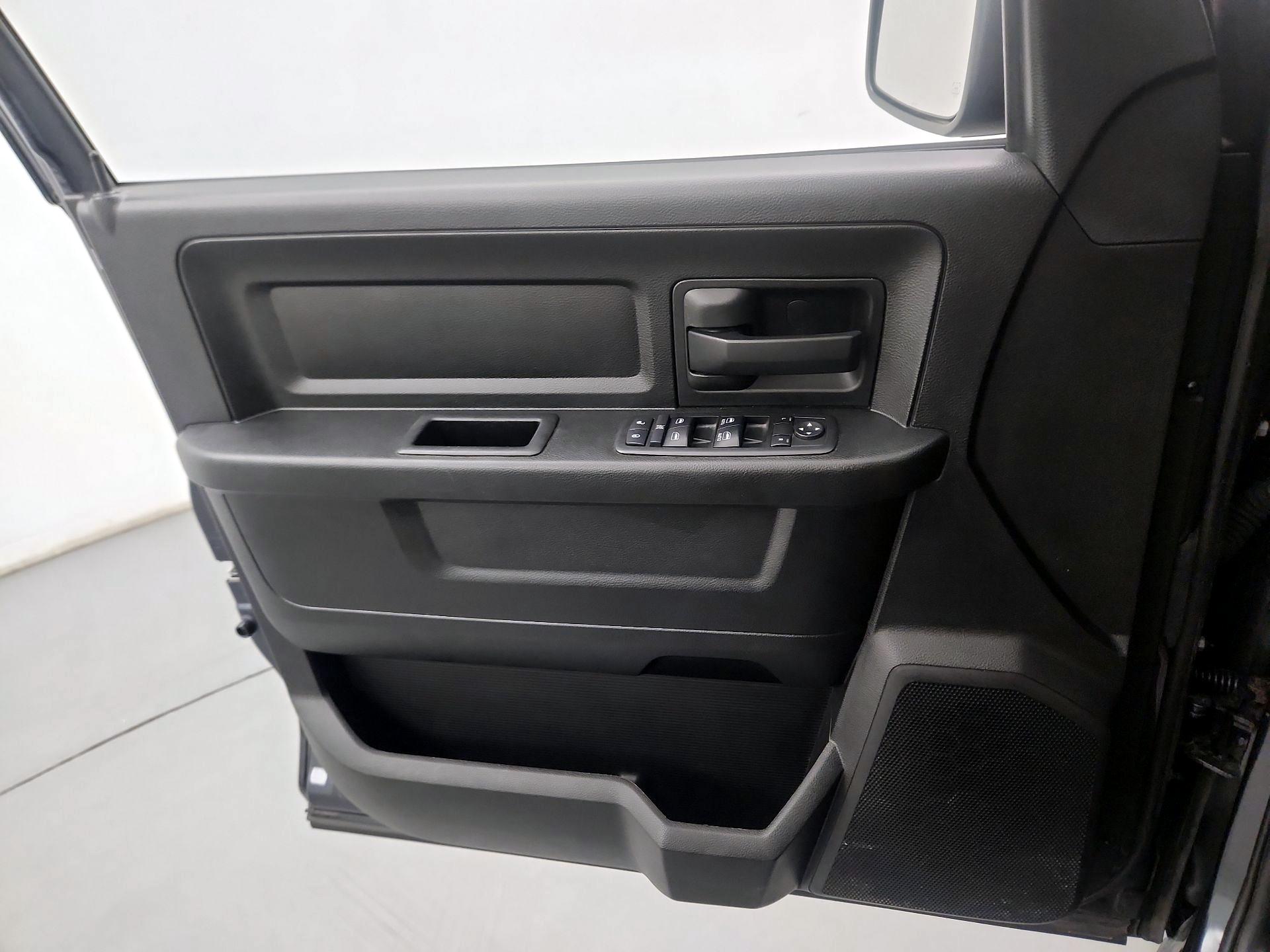 Thumbnail: 2019 RAM 1500 Classic - 12