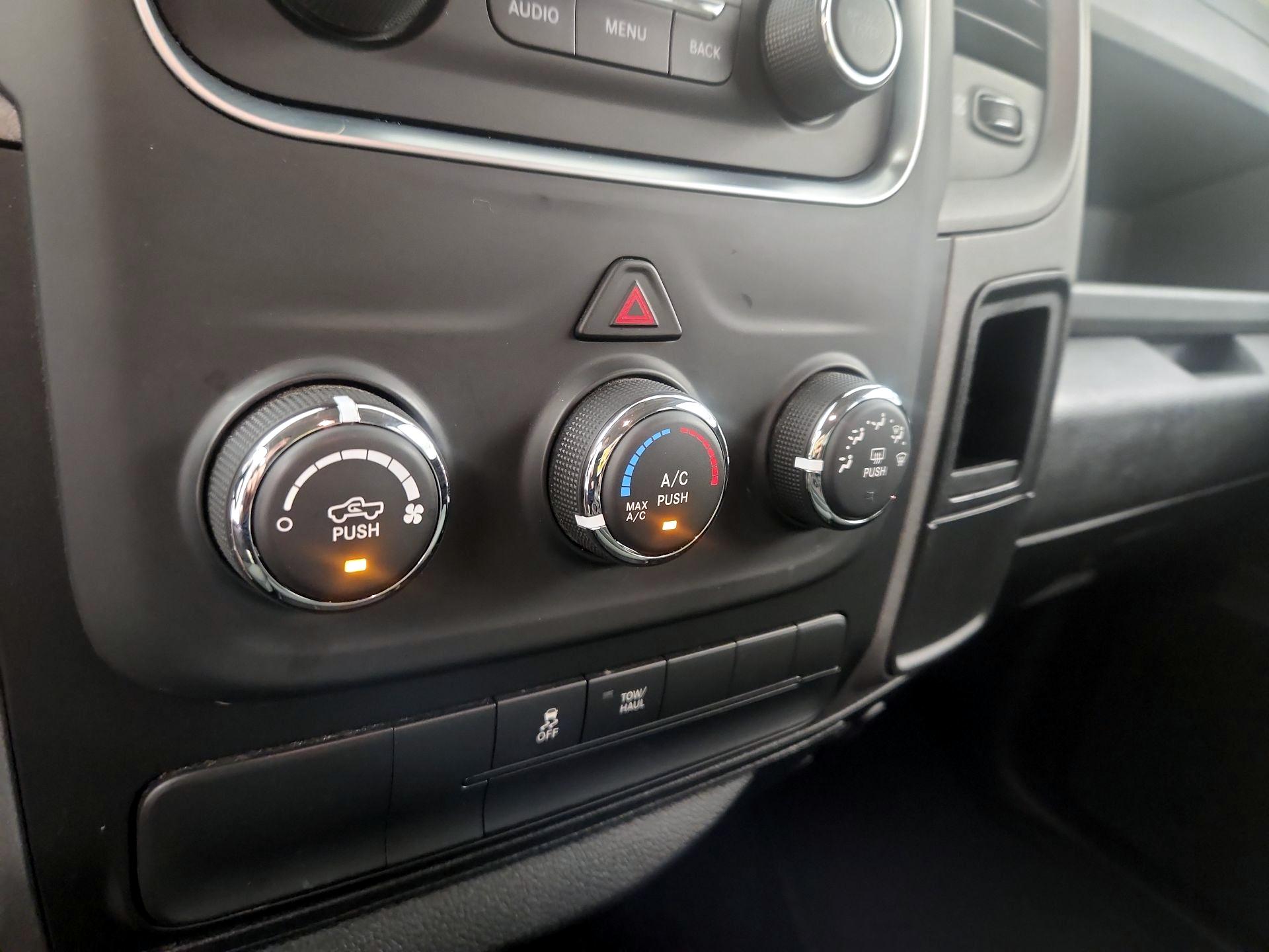 Thumbnail: 2019 RAM 1500 Classic - 16