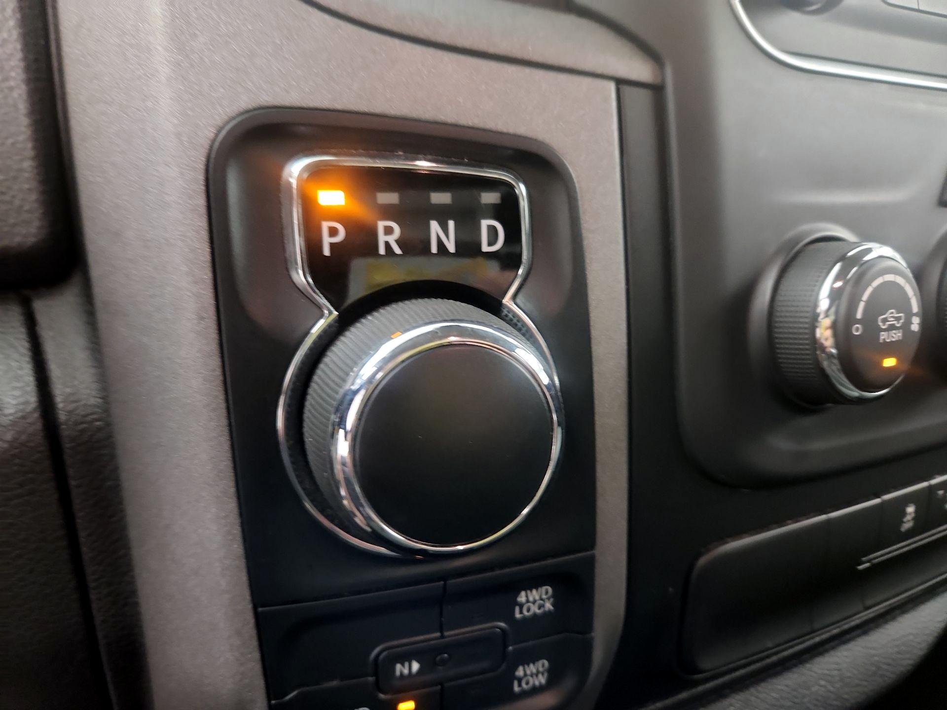 Thumbnail: 2019 RAM 1500 Classic - 17