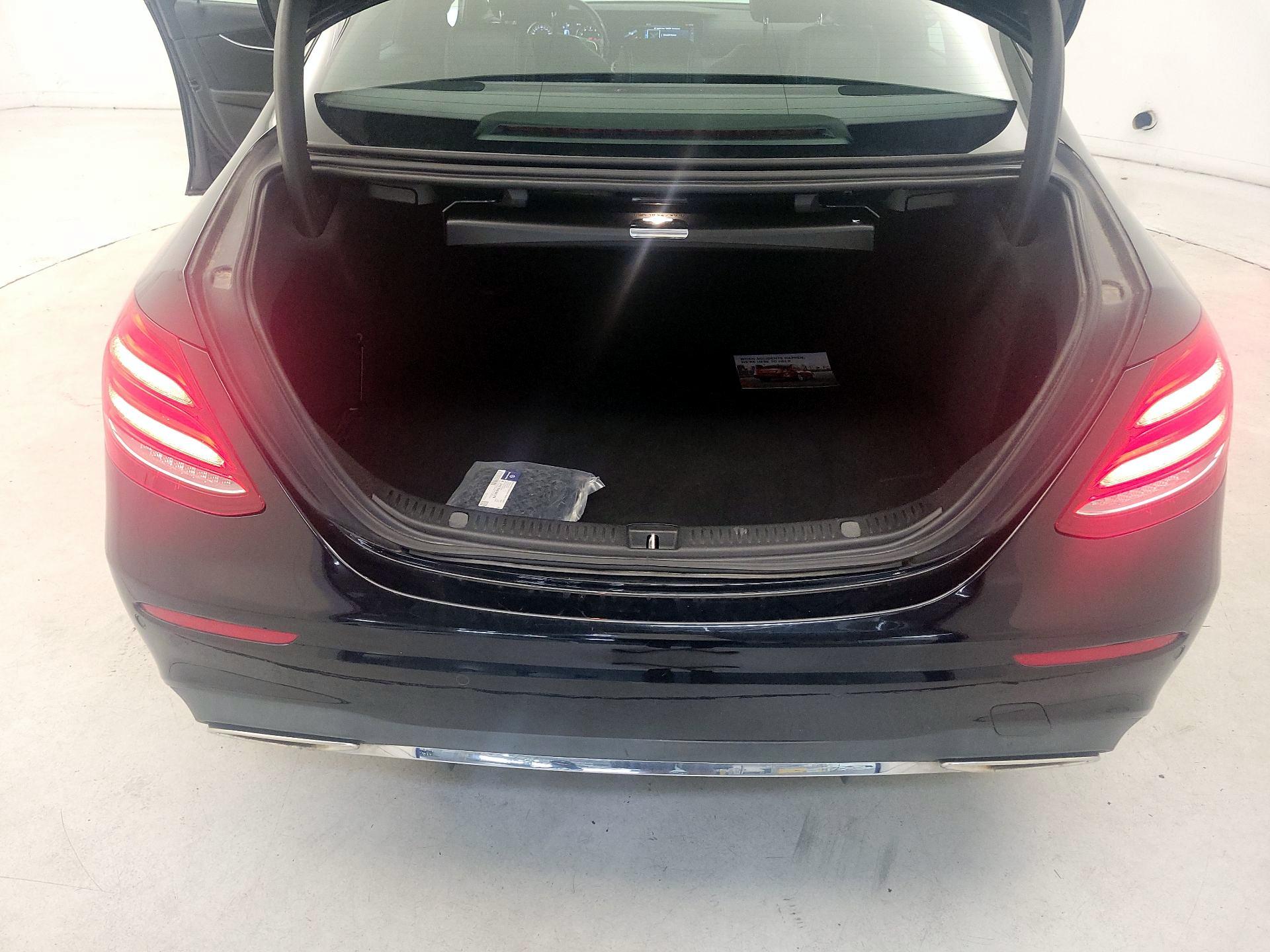 Thumbnail: 2017 Mercedes-Benz E-Class - 18