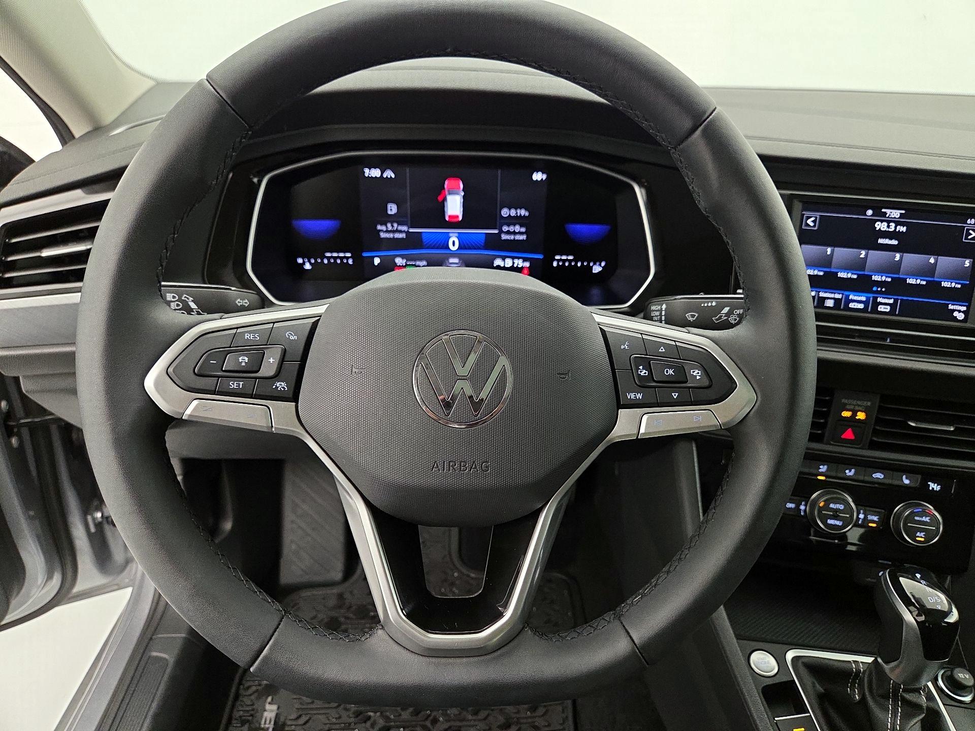 Thumbnail: 2024 Volkswagen Jetta - 10