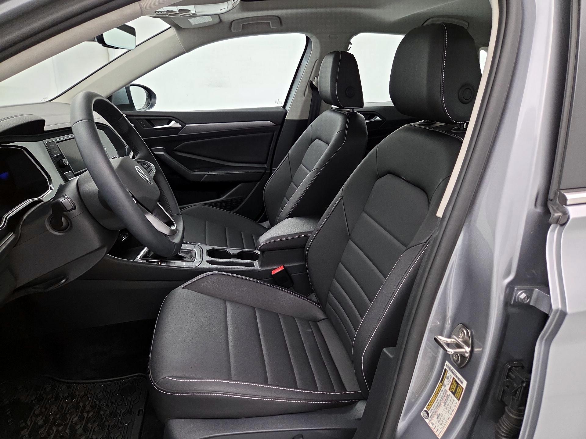 Thumbnail: 2024 Volkswagen Jetta - 11