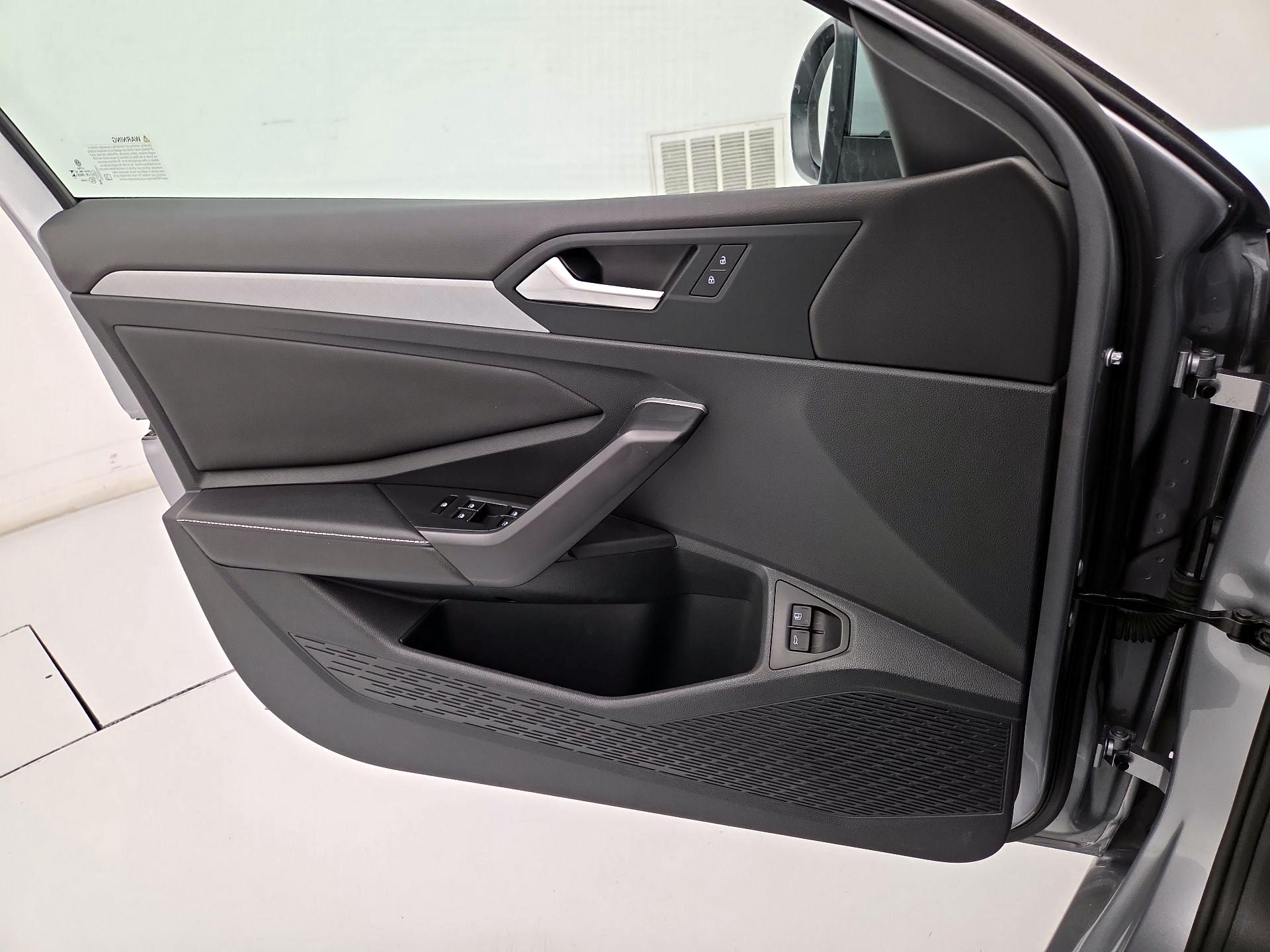 Thumbnail: 2024 Volkswagen Jetta - 12