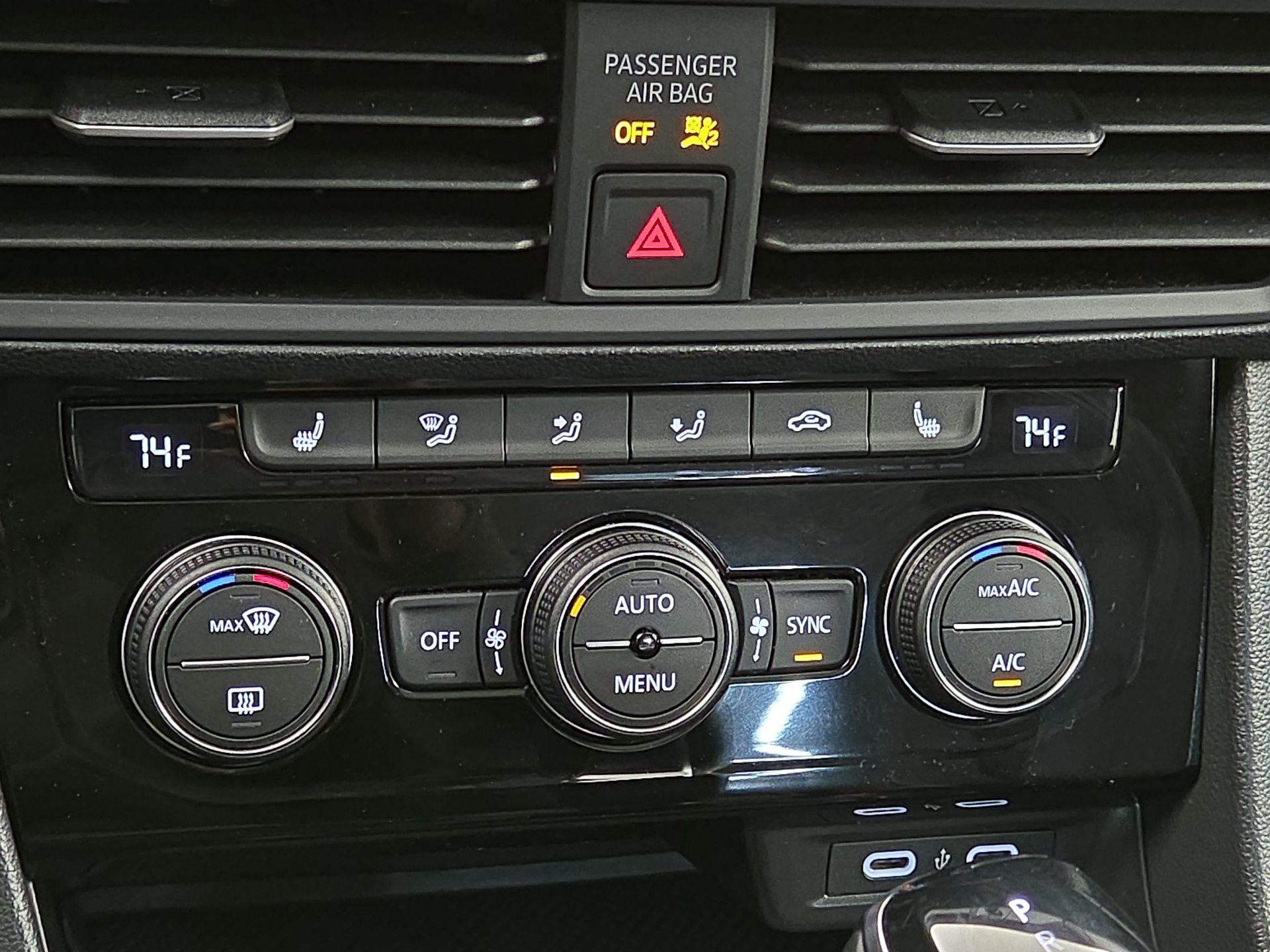 Thumbnail: 2024 Volkswagen Jetta - 16