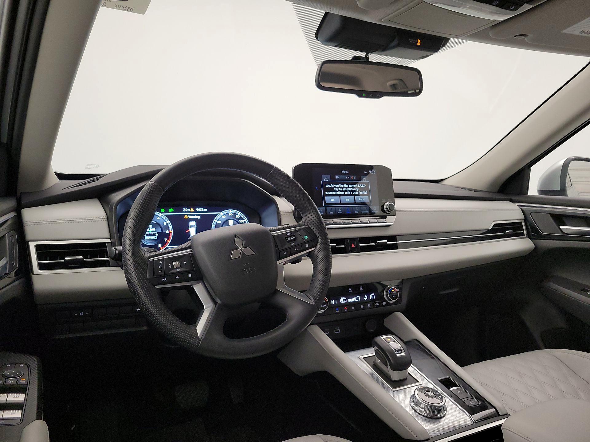 Thumbnail: 2024 Mitsubishi Outlander - 9