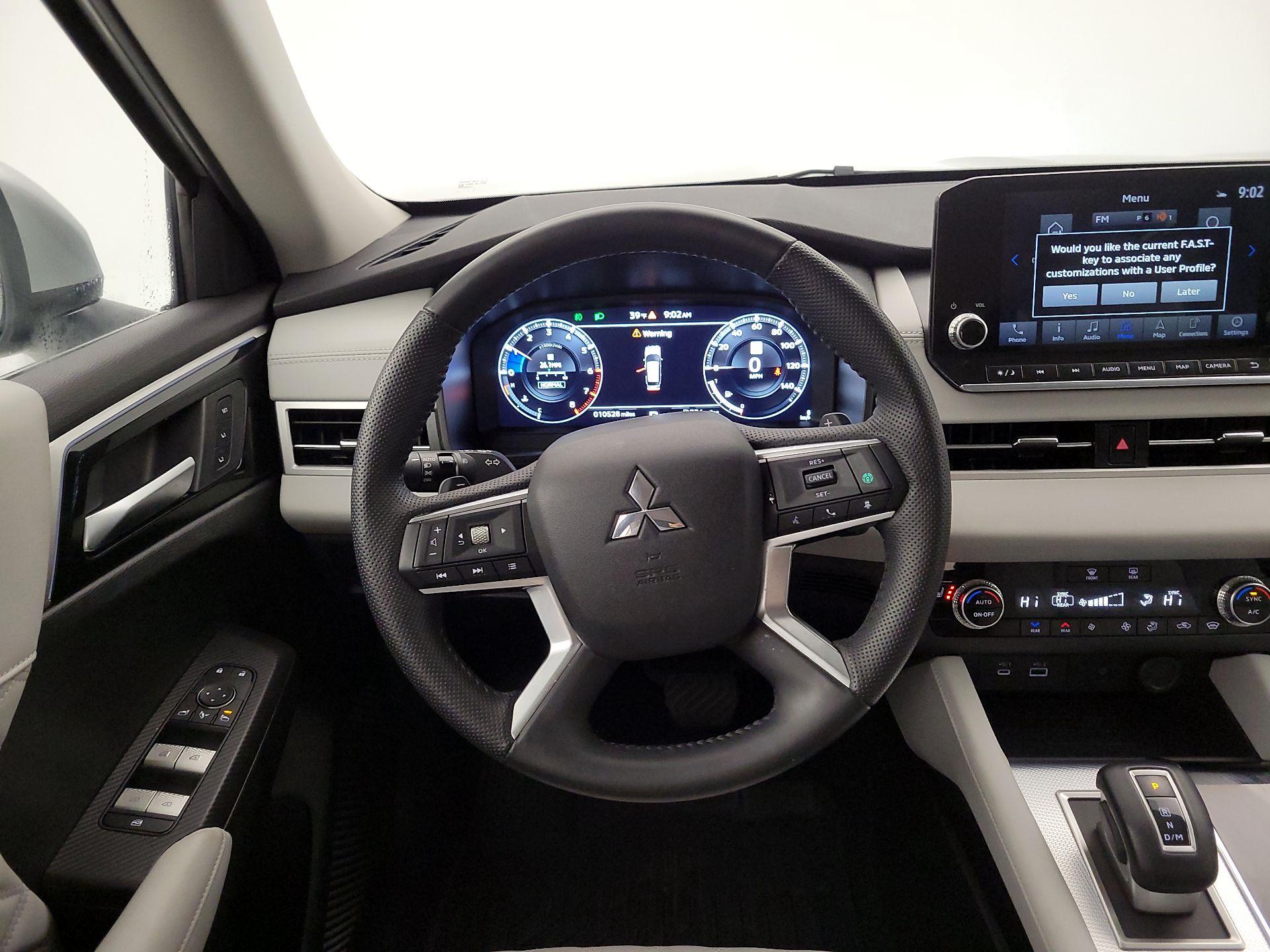 Thumbnail: 2024 Mitsubishi Outlander - 10