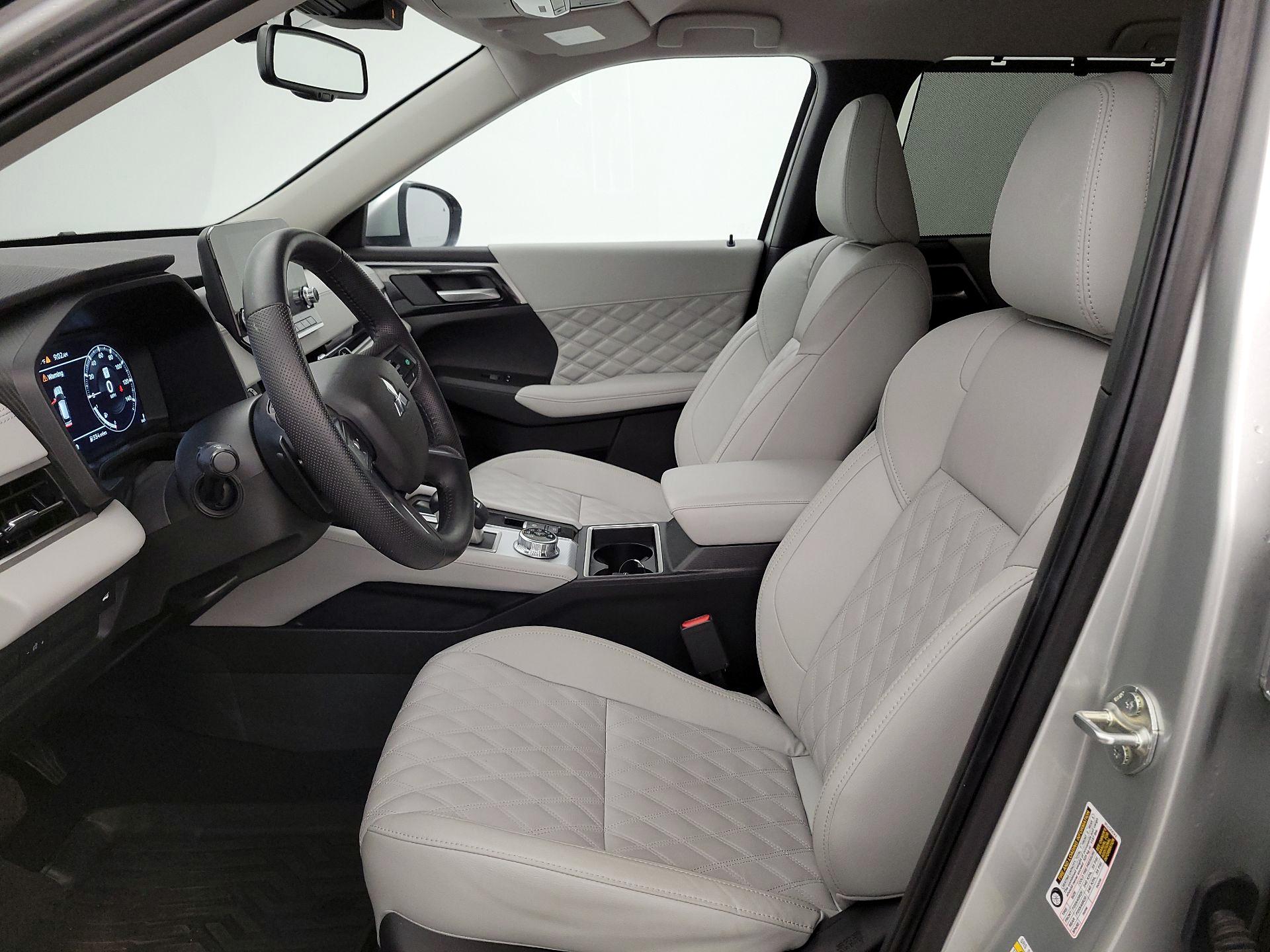 Thumbnail: 2024 Mitsubishi Outlander - 11