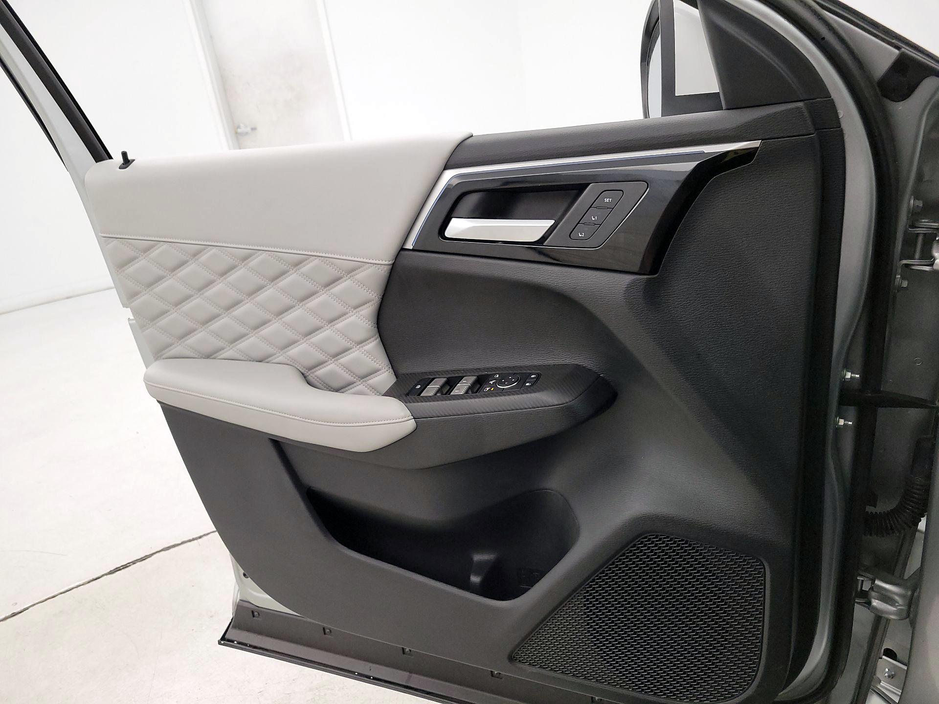 Thumbnail: 2024 Mitsubishi Outlander - 12