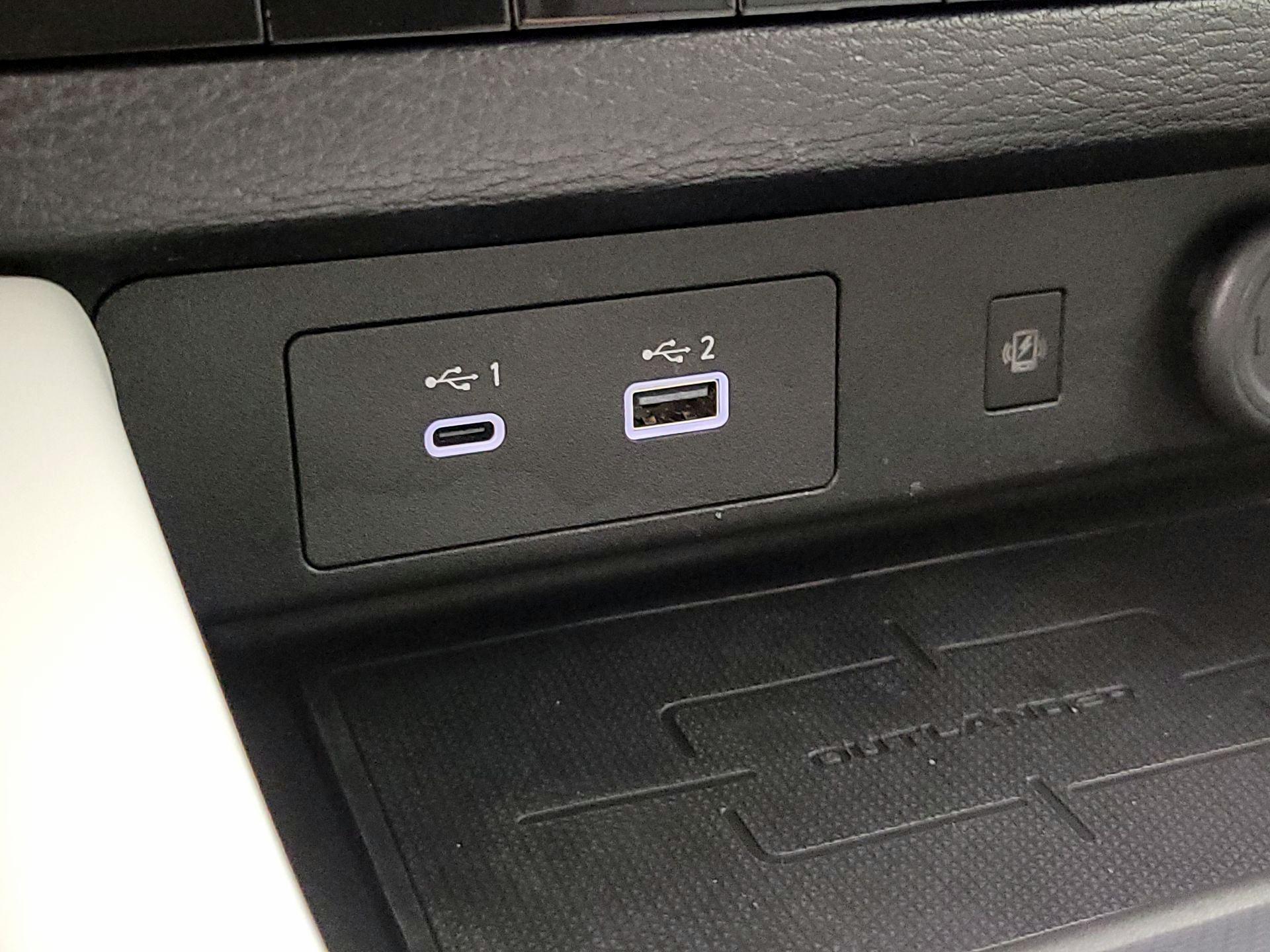 Thumbnail: 2024 Mitsubishi Outlander - 18