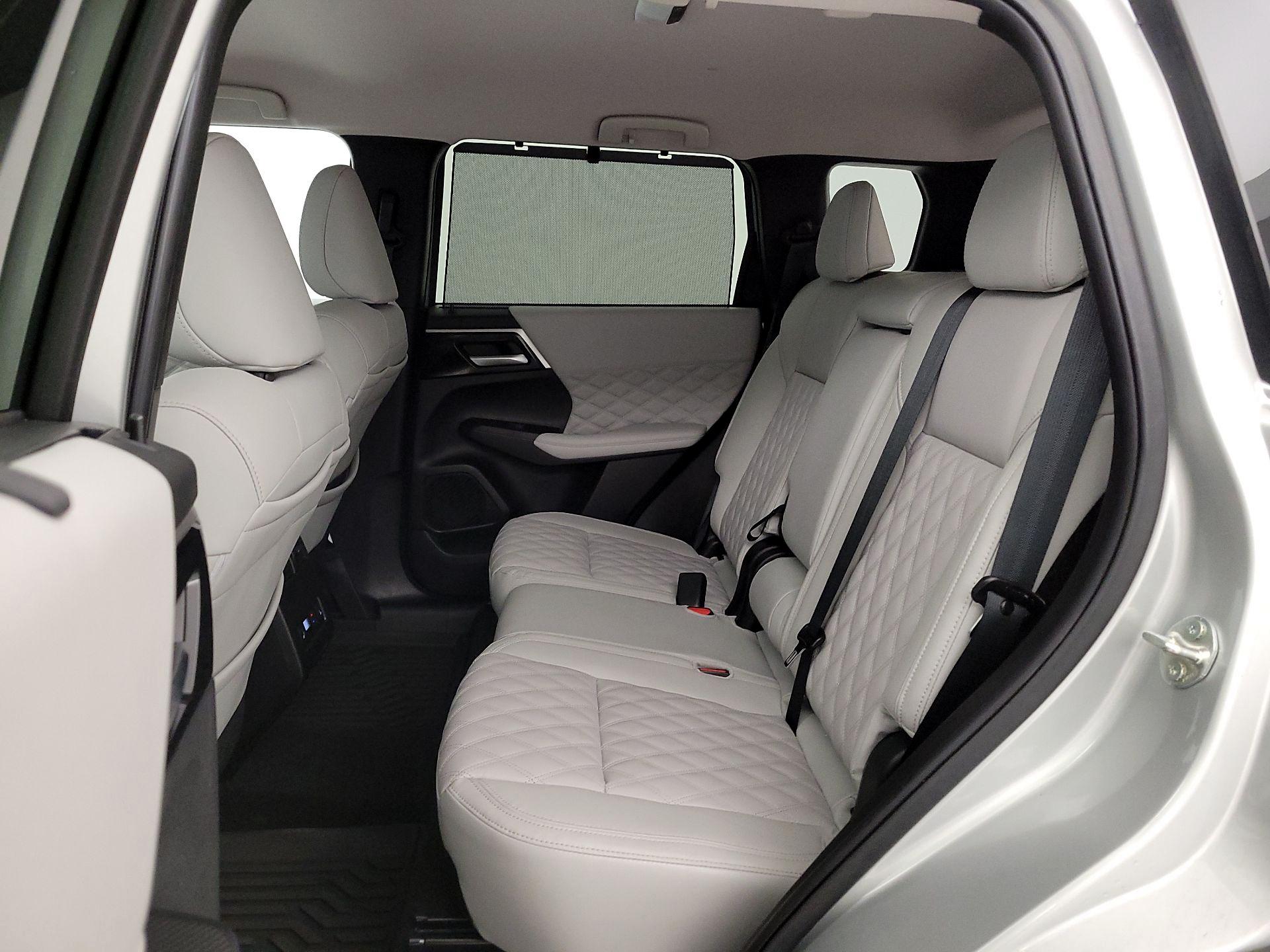 Thumbnail: 2024 Mitsubishi Outlander - 19