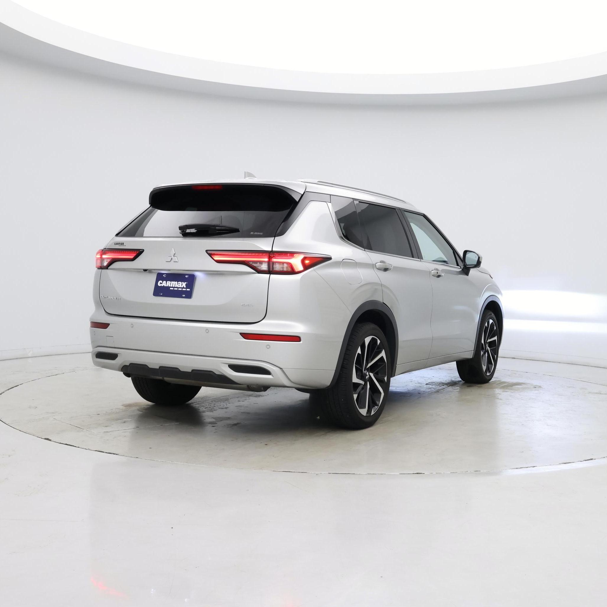 Thumbnail: 2024 Mitsubishi Outlander - 8