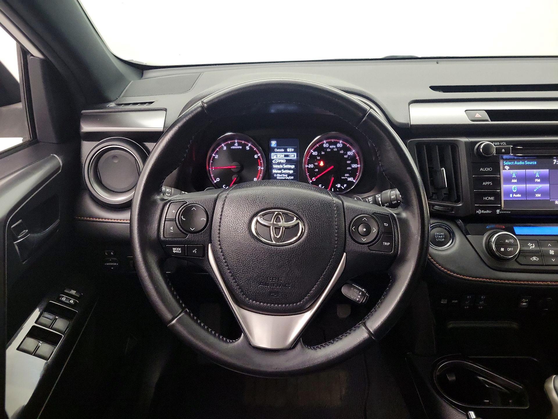 Thumbnail: 2016 Toyota RAV4 - 10
