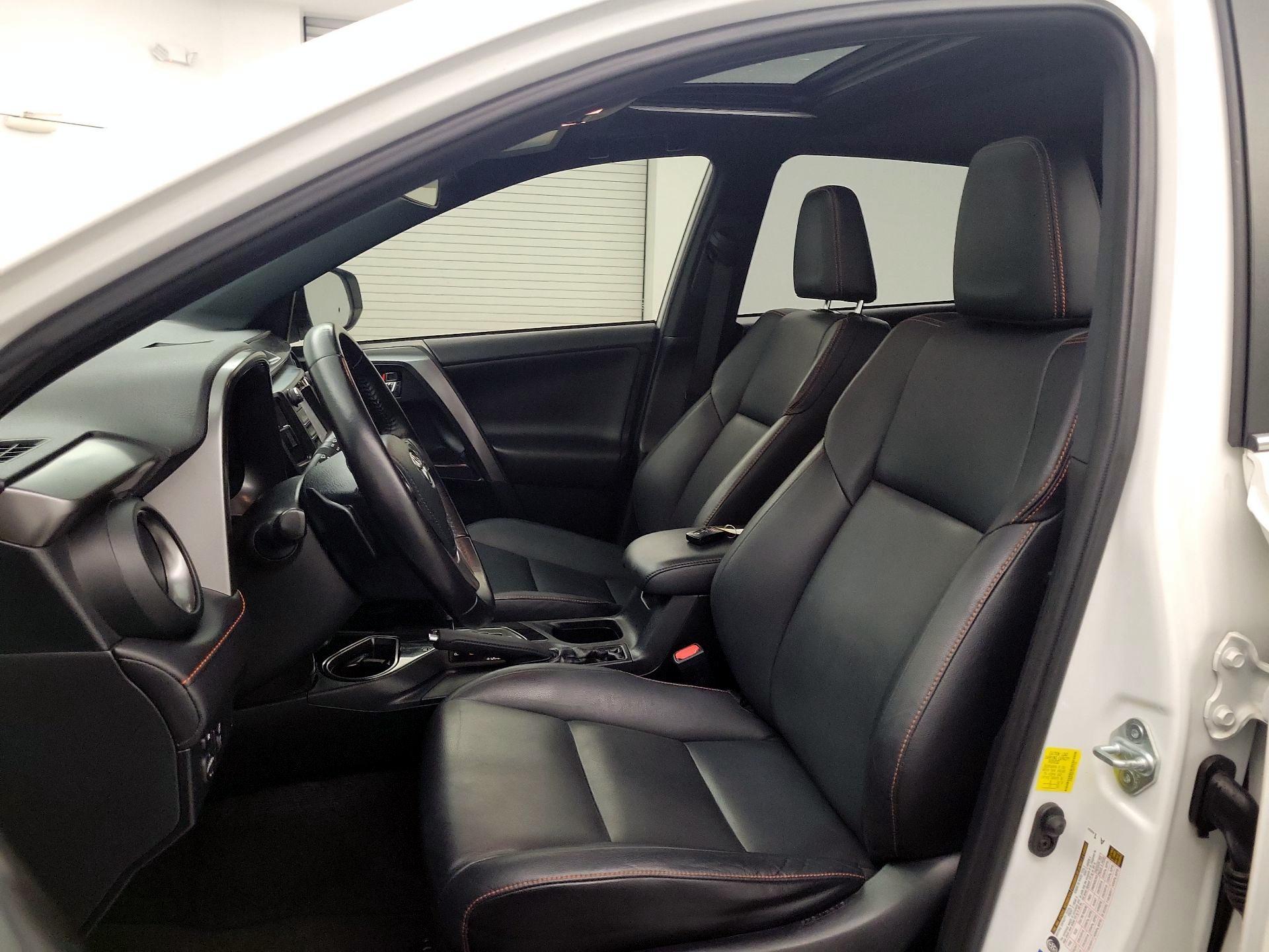 Thumbnail: 2016 Toyota RAV4 - 11