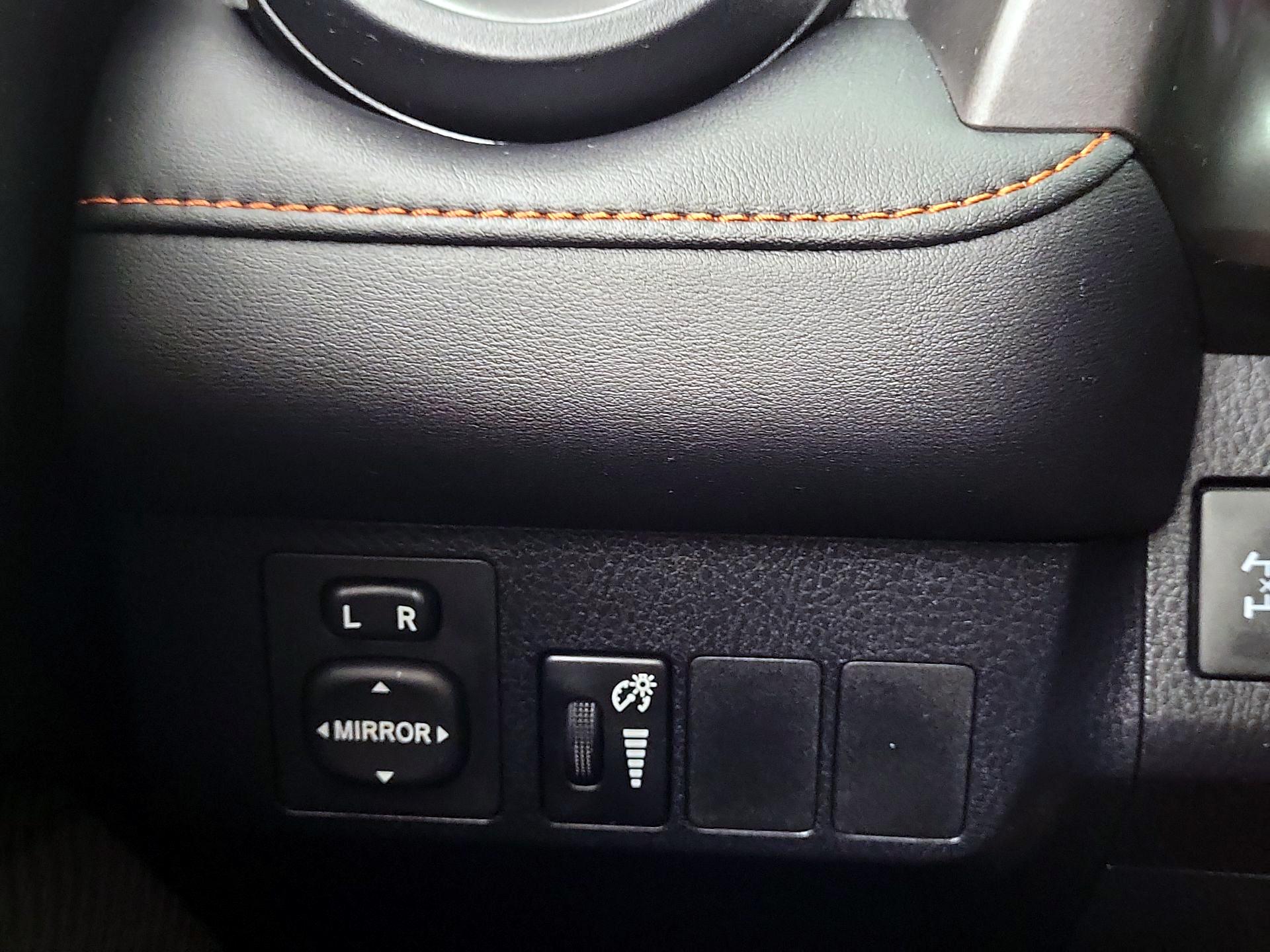 Thumbnail: 2016 Toyota RAV4 - 13