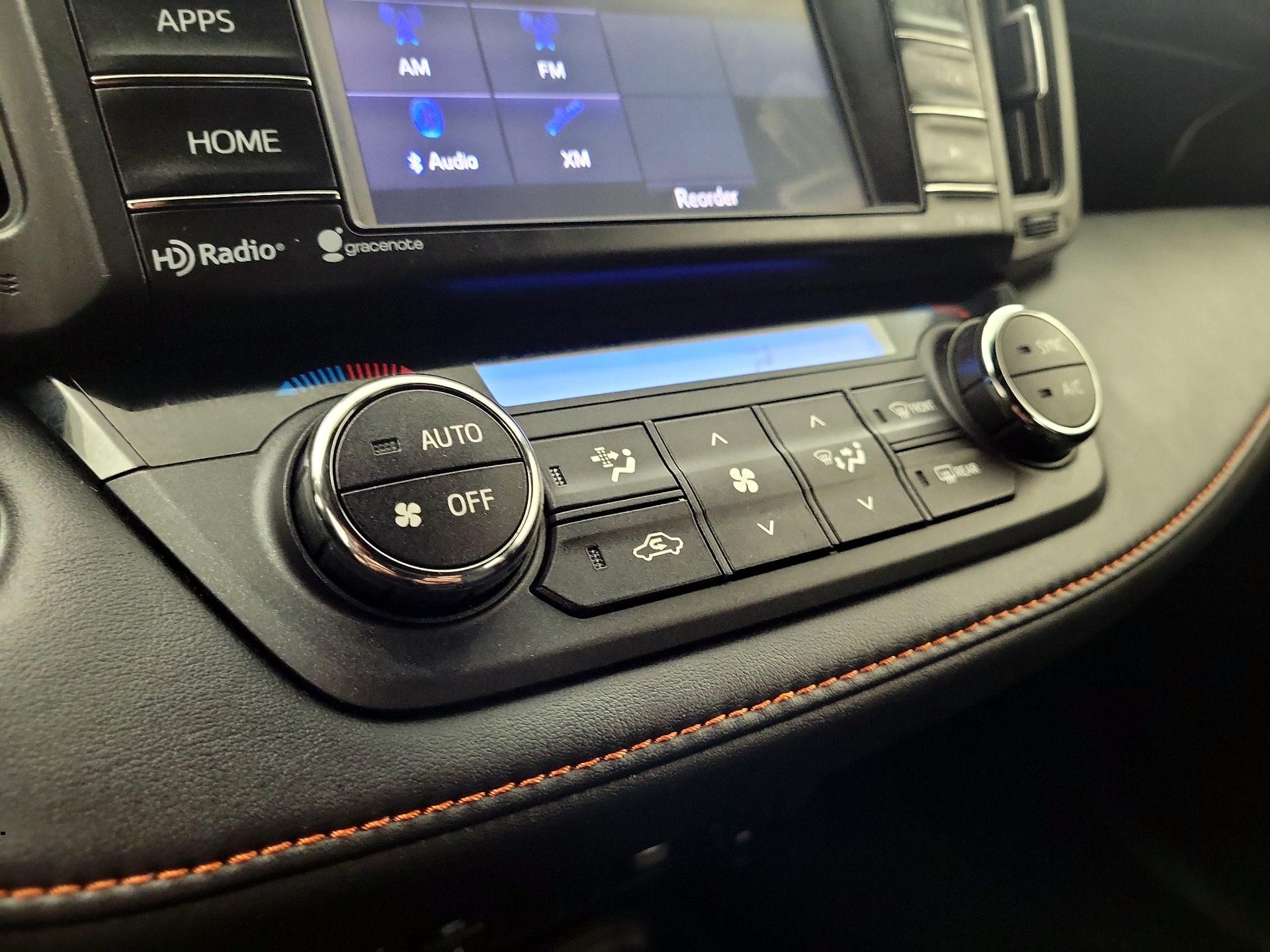 Thumbnail: 2016 Toyota RAV4 - 16