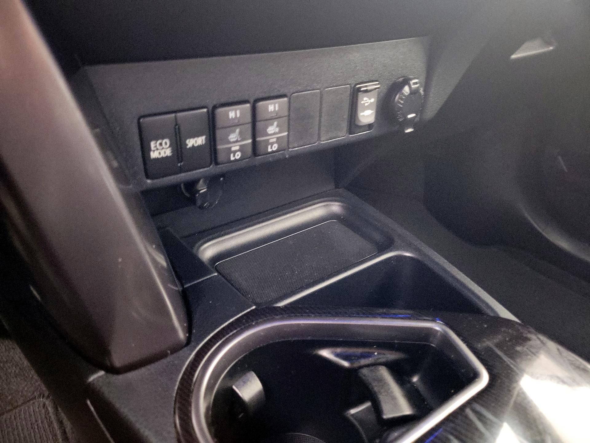 Thumbnail: 2016 Toyota RAV4 - 18