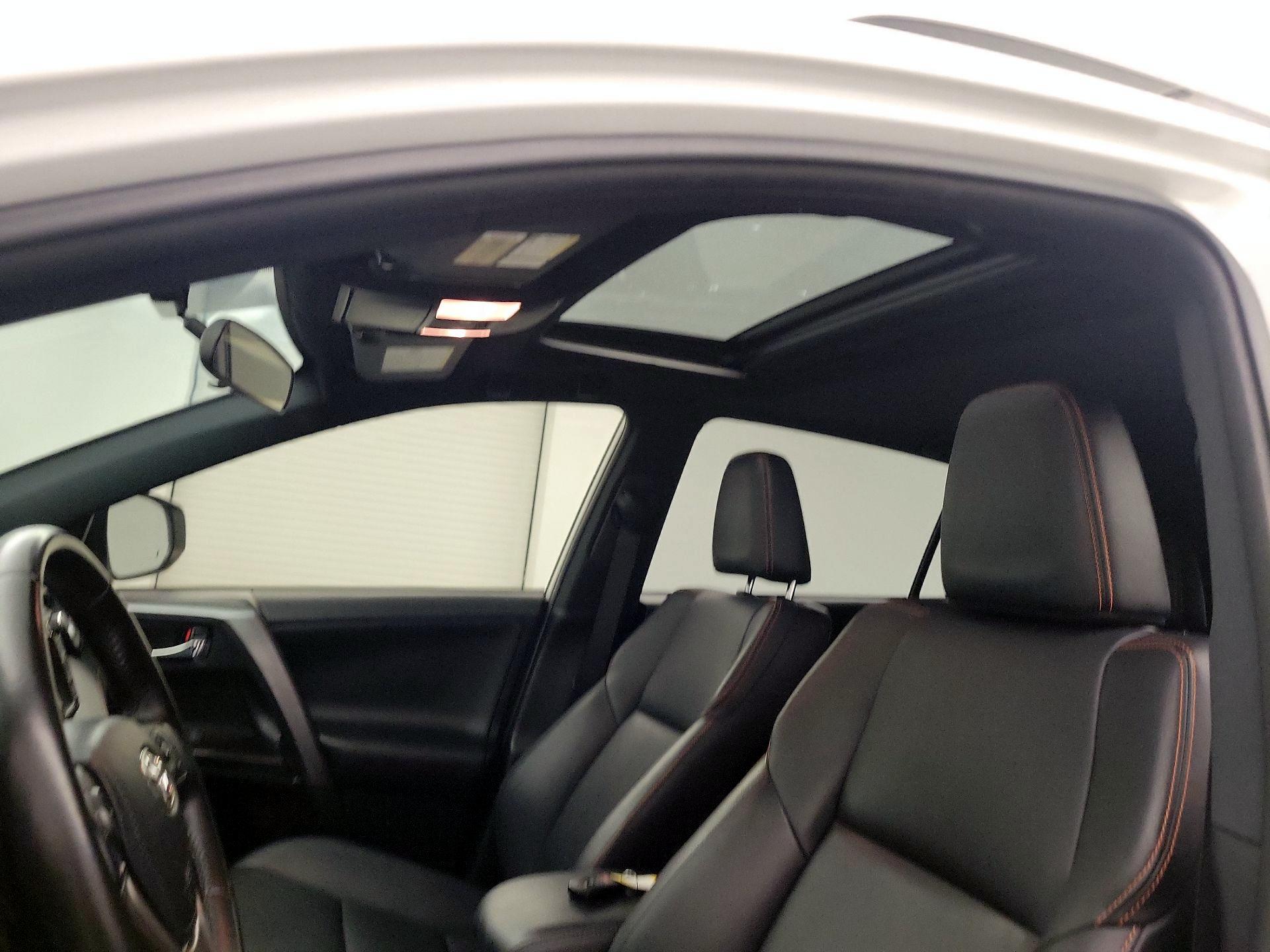 Thumbnail: 2016 Toyota RAV4 - 19