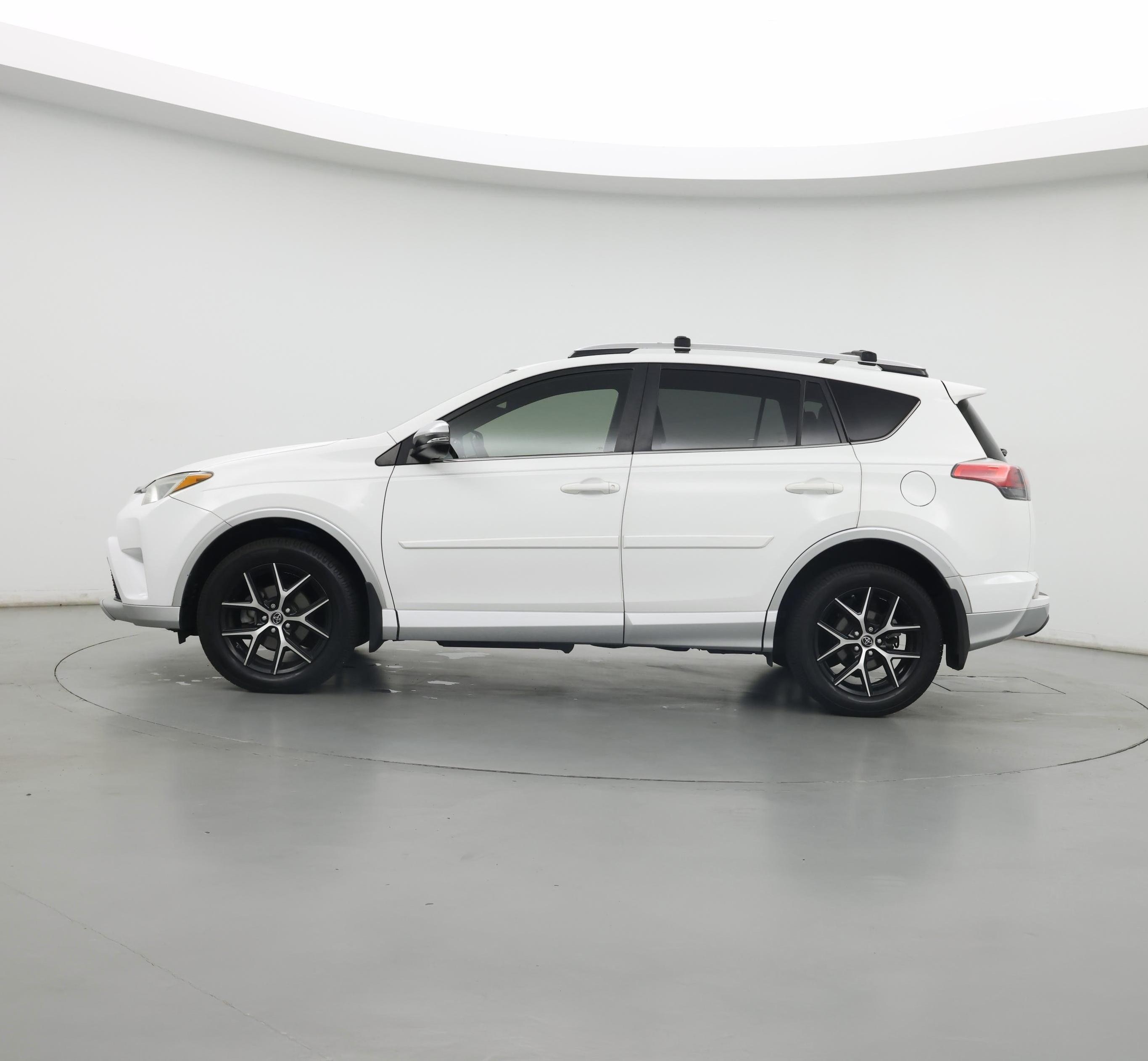 Thumbnail: 2016 Toyota RAV4 - 3