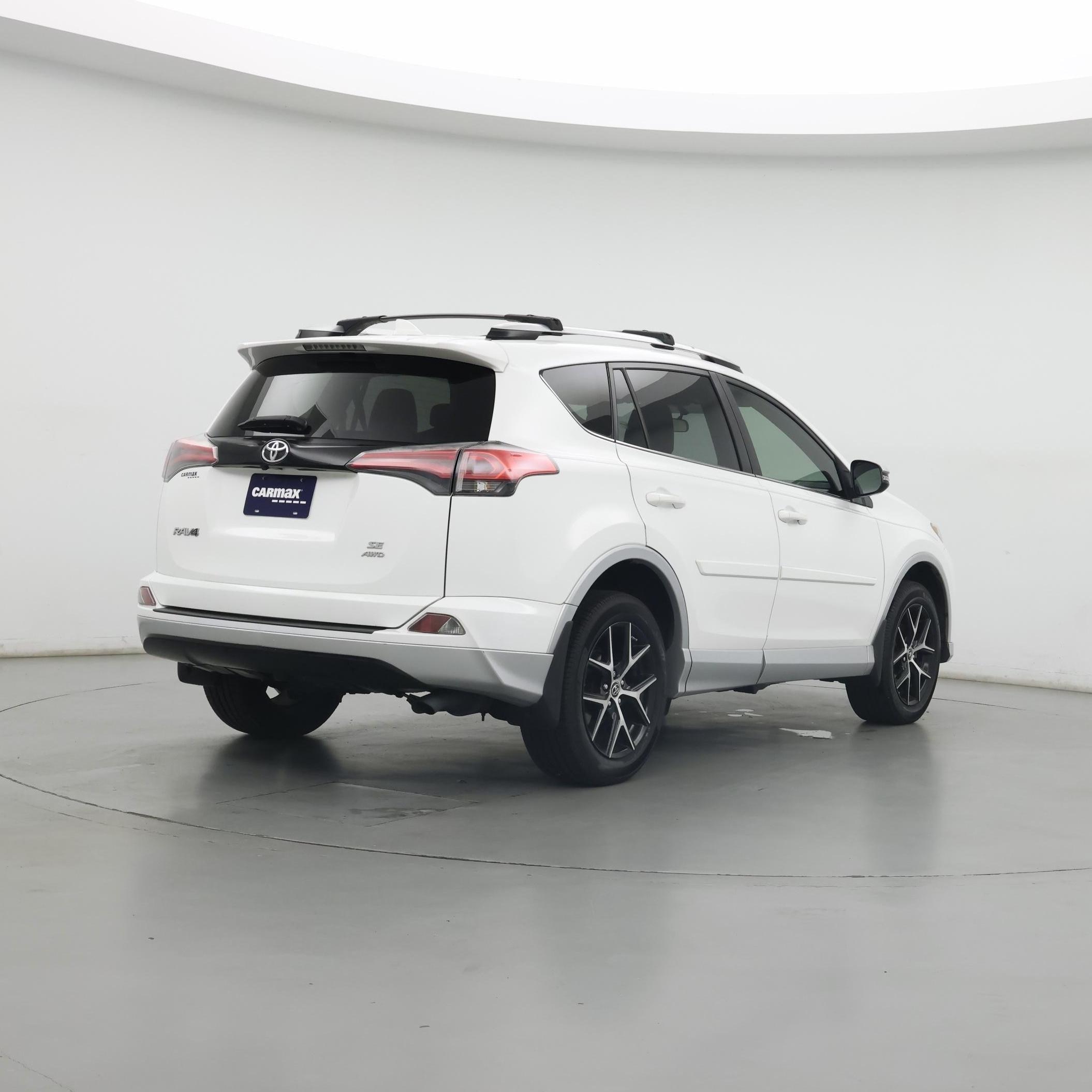 Thumbnail: 2016 Toyota RAV4 - 8