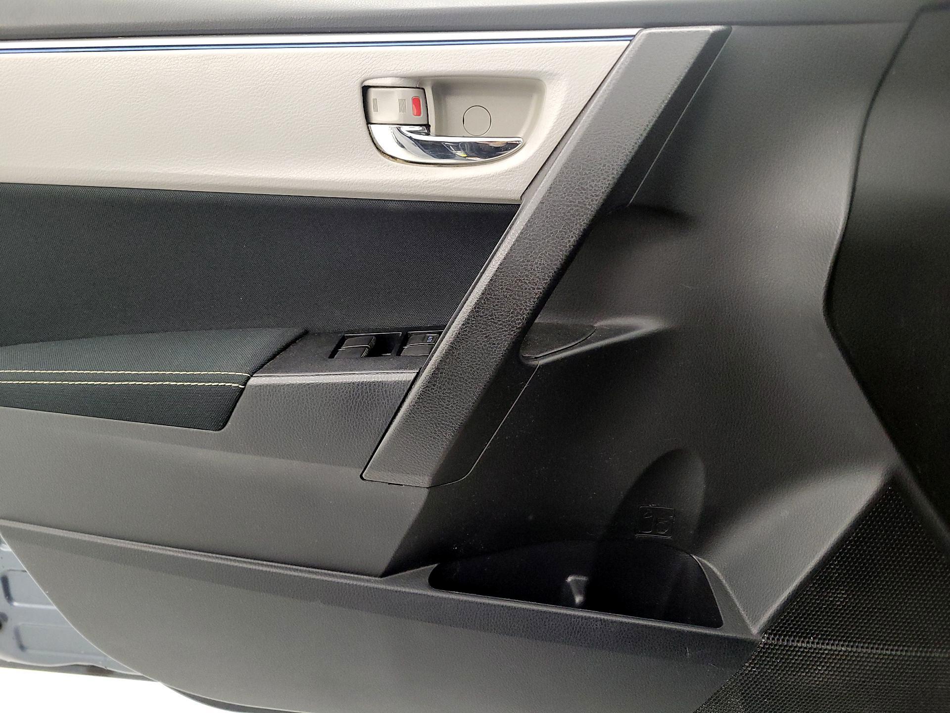 Thumbnail: 2015 Toyota Corolla - 12