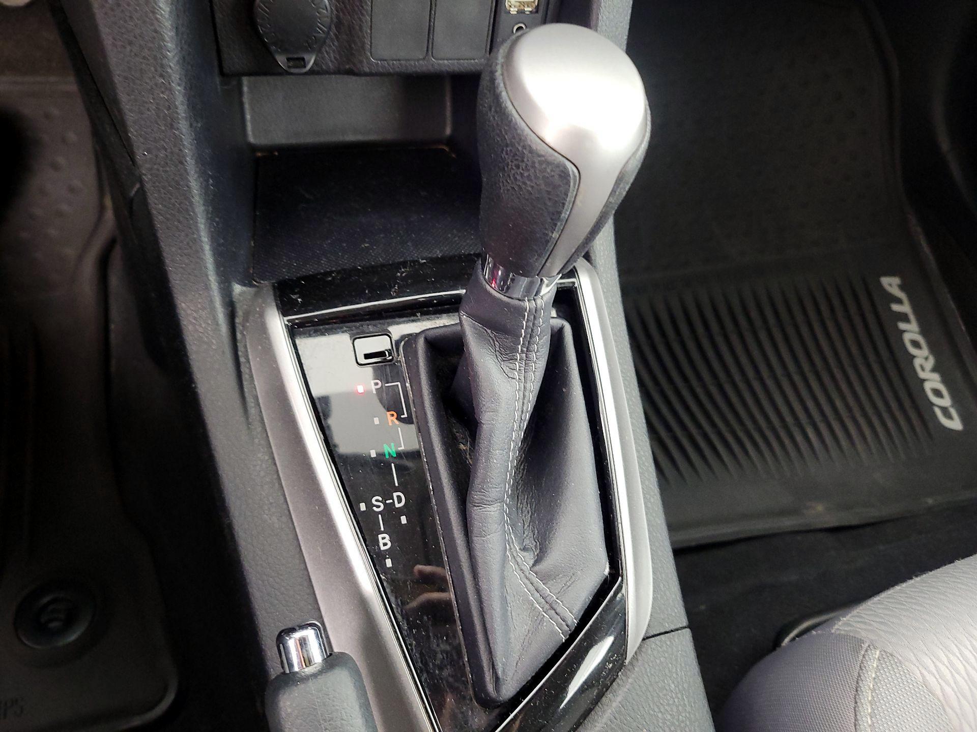 Thumbnail: 2015 Toyota Corolla - 17