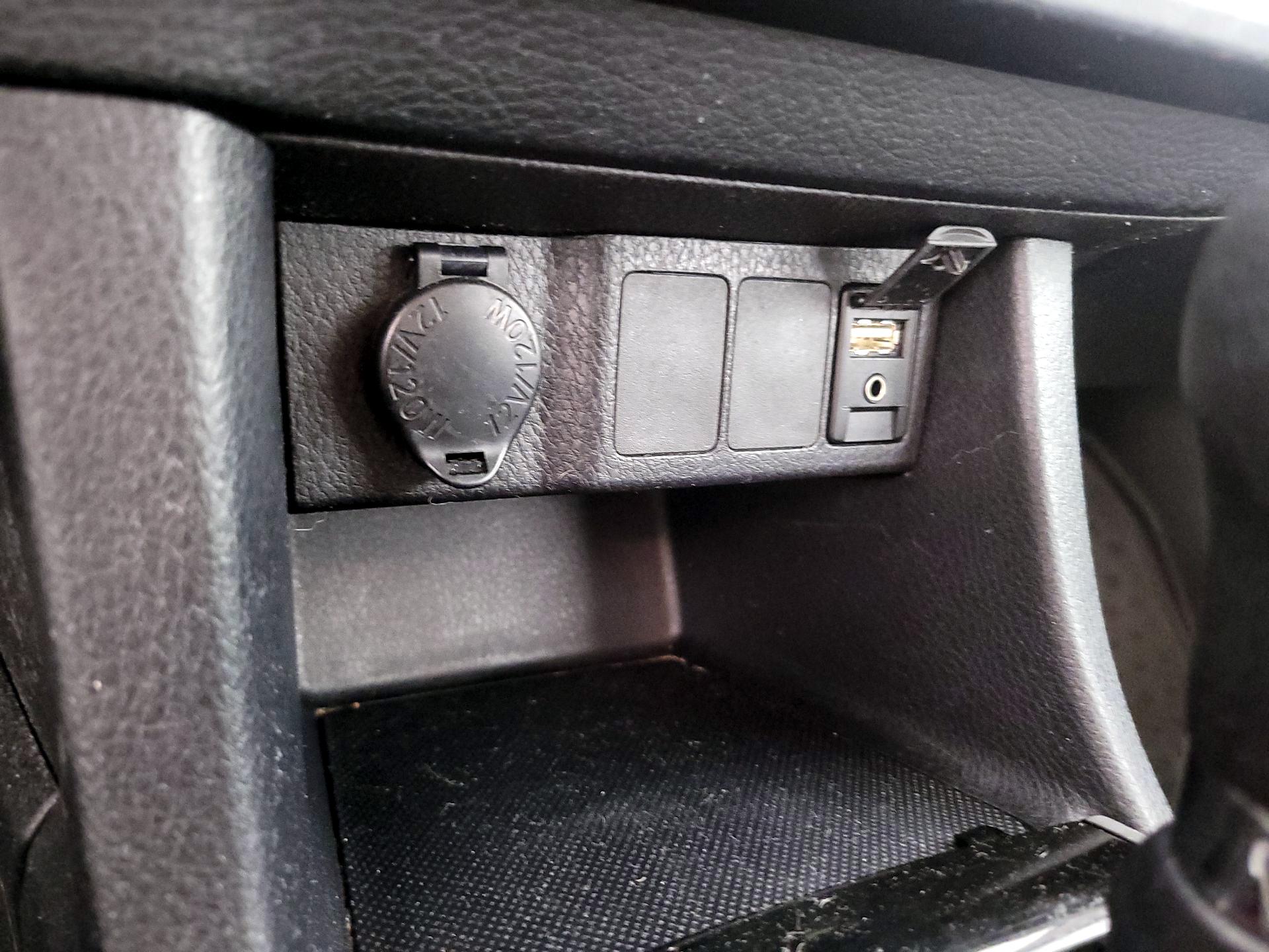 Thumbnail: 2015 Toyota Corolla - 18