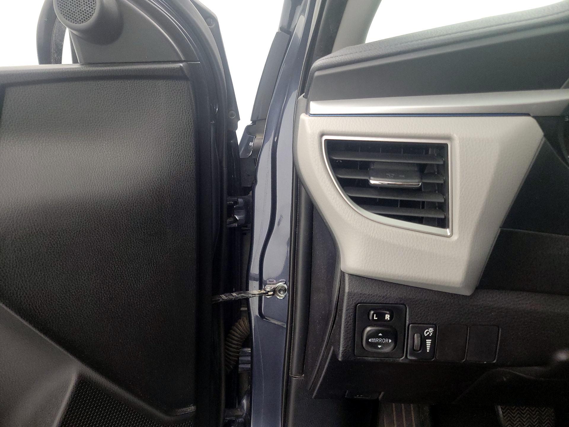 Thumbnail: 2015 Toyota Corolla - 13